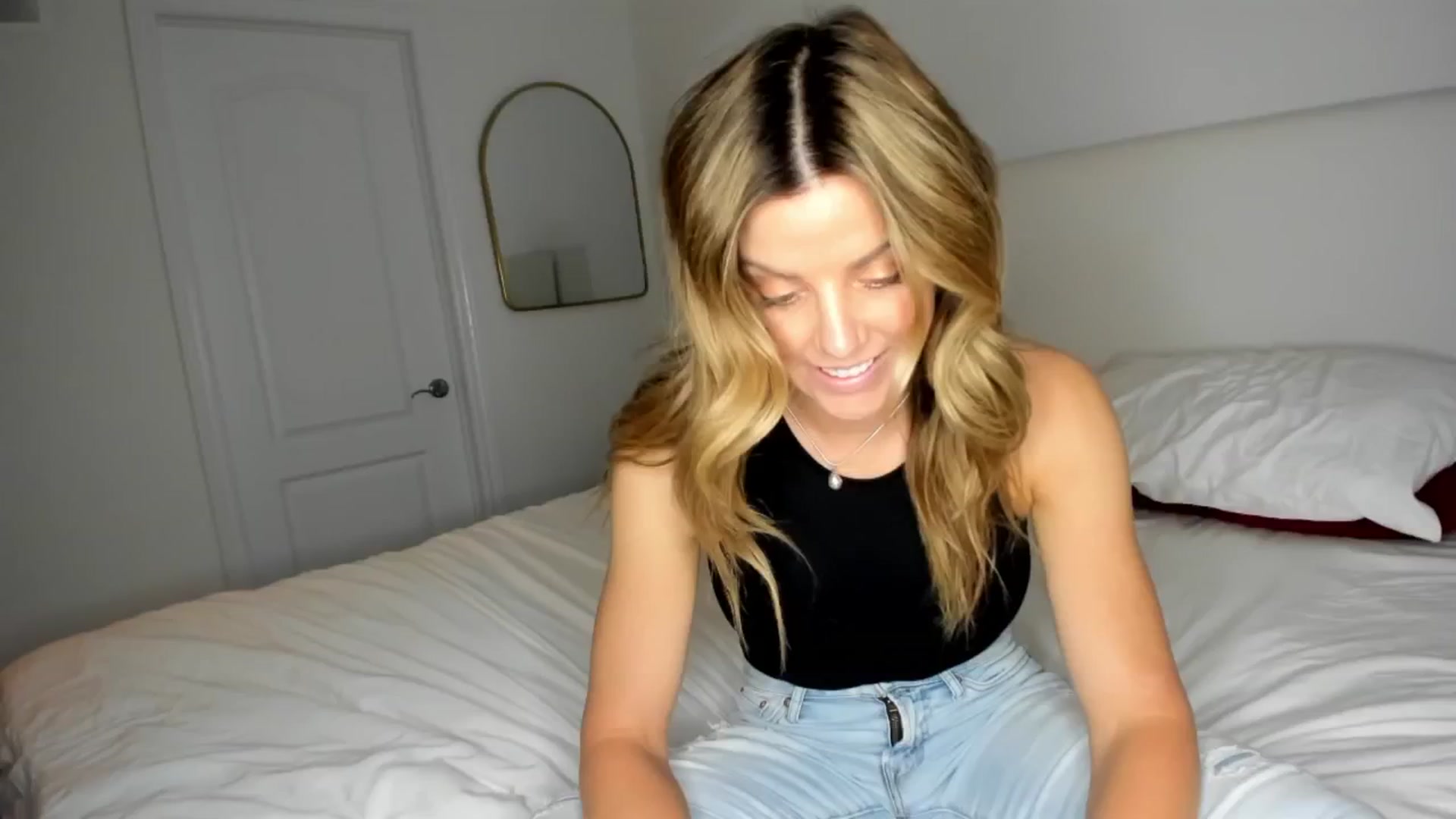 Gallery image thumbnail from Auvrielle's myfreecams stream on, 06/03/2024, 17:43 image 19 of 20