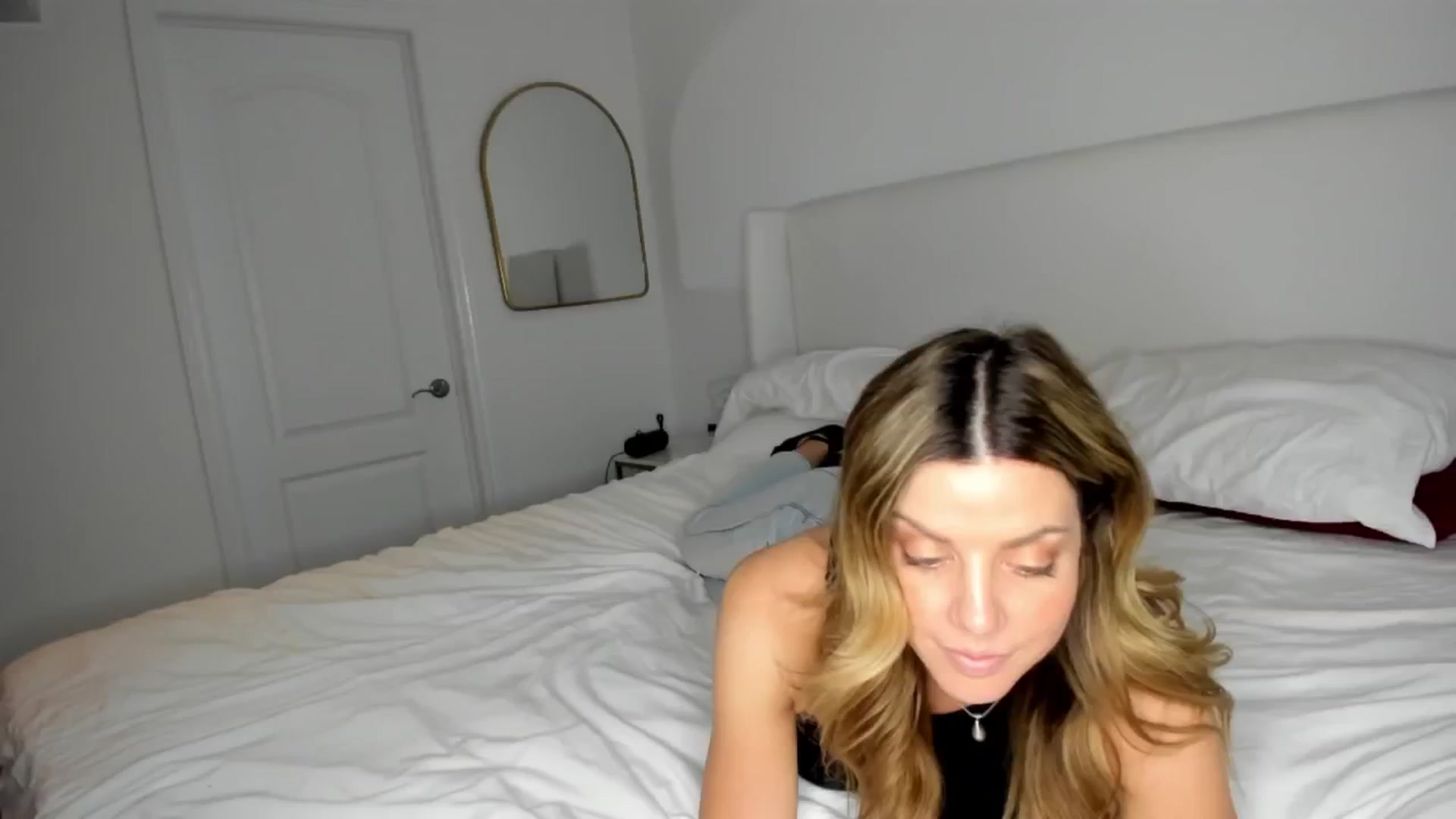 Gallery image thumbnail from Auvrielle's myfreecams stream on, 06/03/2024, 17:43 image 3 of 20