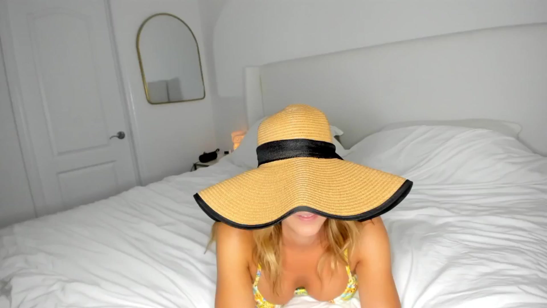 Gallery image thumbnail from Auvrielle's myfreecams stream on, 07/03/2024, 18:23 image 7 of 20