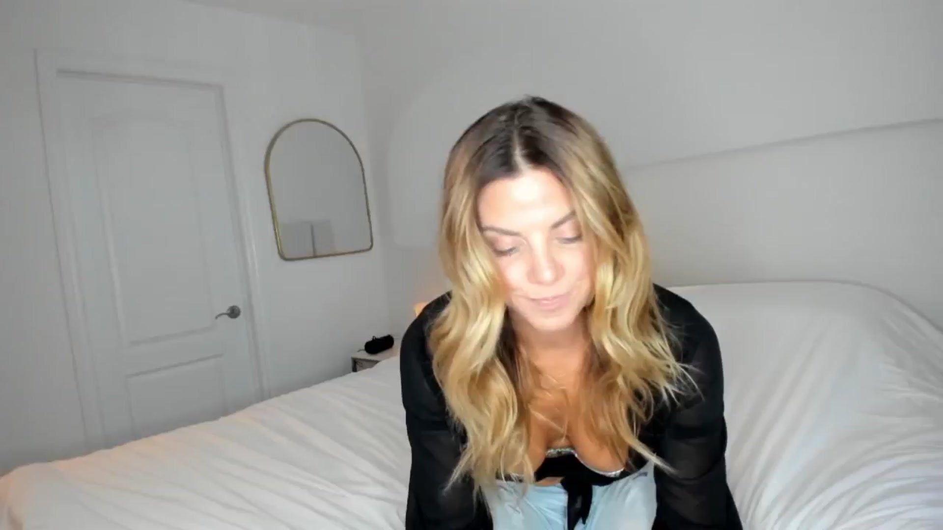 Gallery image thumbnail from Auvrielle's myfreecams stream on, 08/20/2024, 15:31 image 17 of 20
