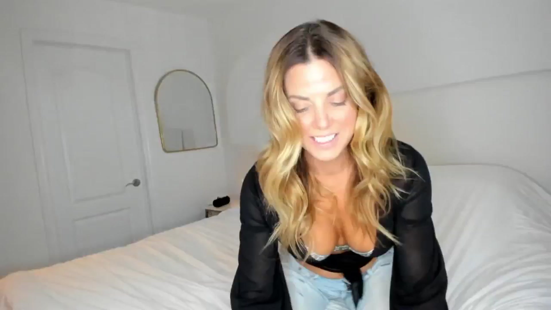 Gallery image thumbnail from Auvrielle's myfreecams stream on, 08/20/2024, 15:31 image 16 of 20