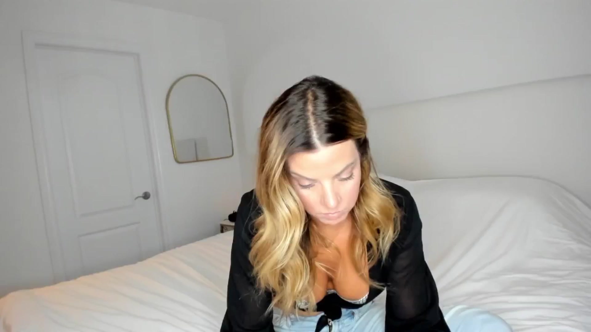 Gallery image thumbnail from Auvrielle's myfreecams stream on, 08/20/2024, 15:31 image 14 of 20