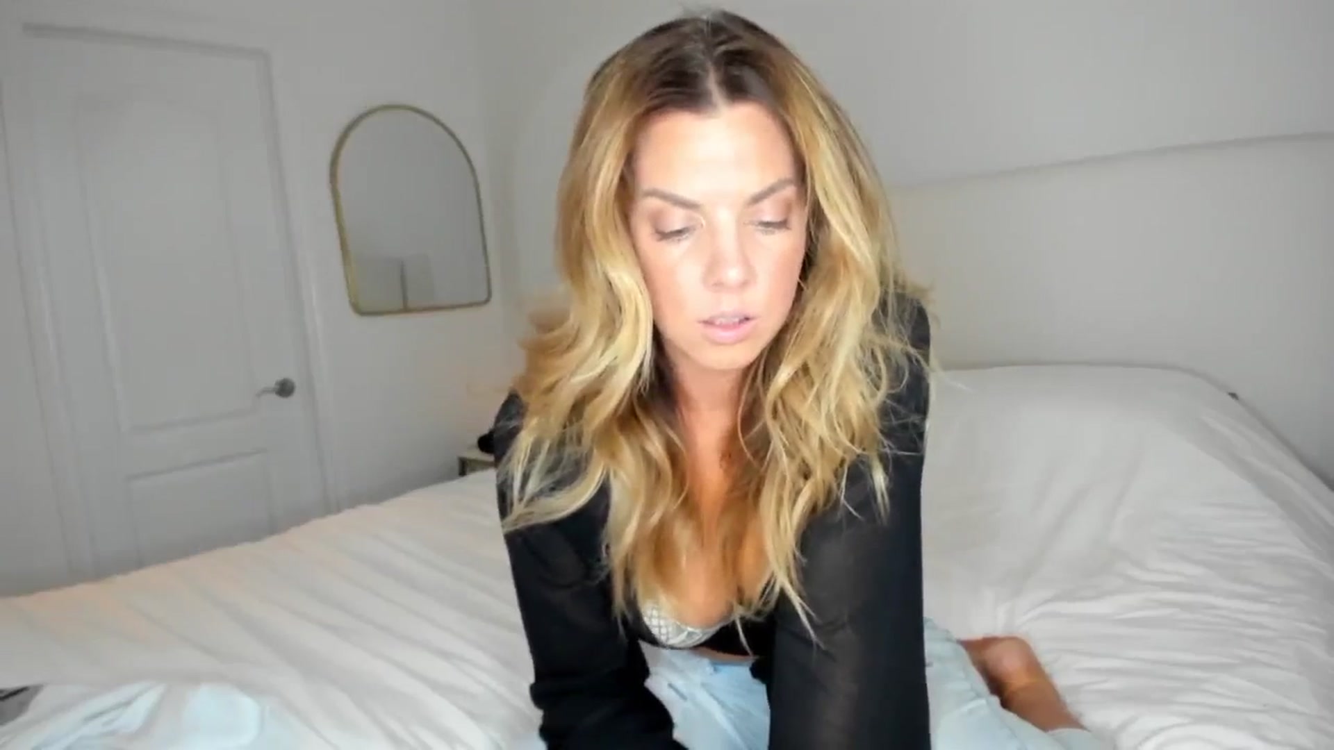 Gallery image thumbnail from Auvrielle's myfreecams stream on, 08/20/2024, 18:48 image 3 of 20