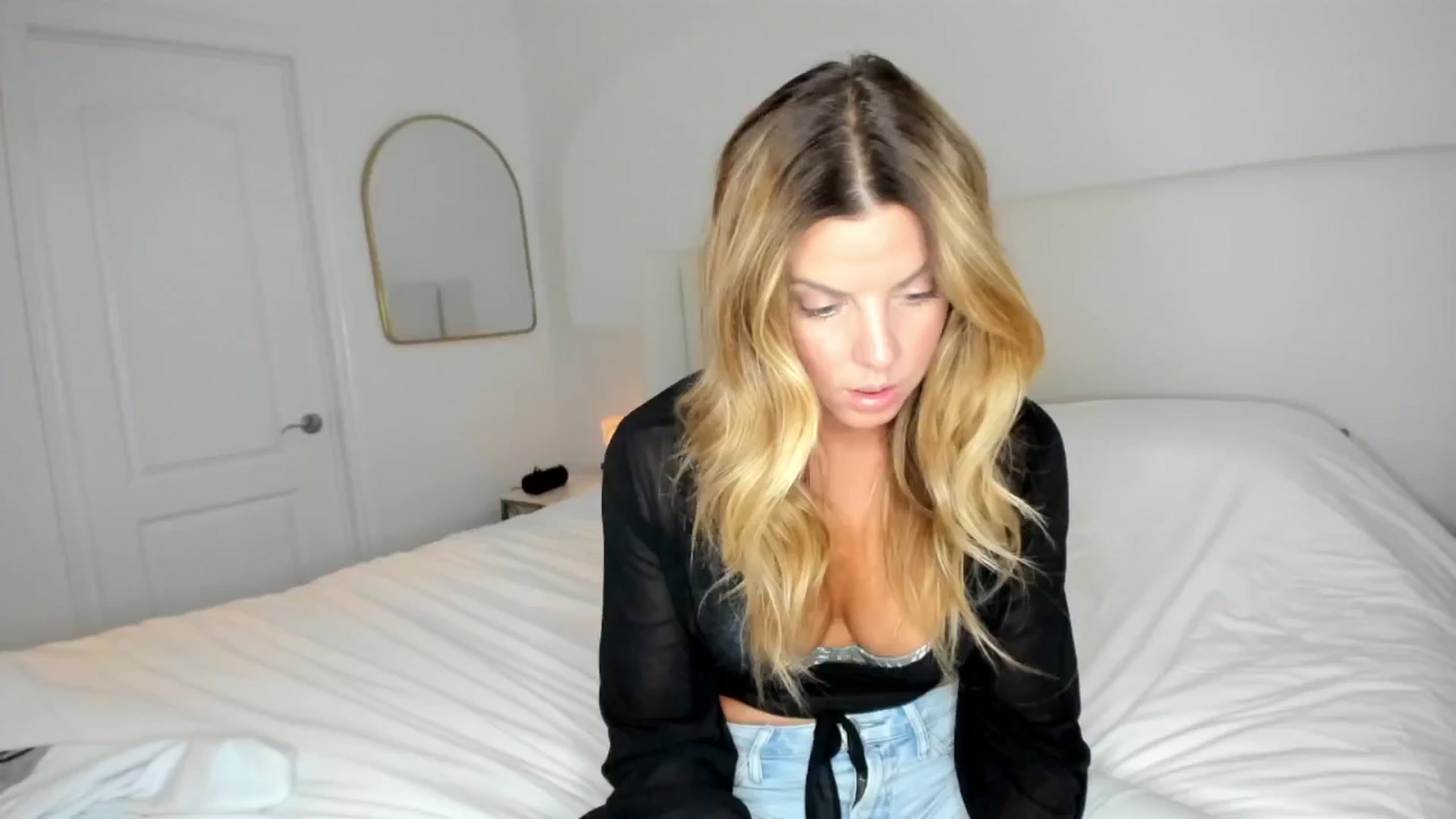 Gallery image thumbnail from Auvrielle's myfreecams stream on, 08/20/2024, 18:48 image 1 of 20