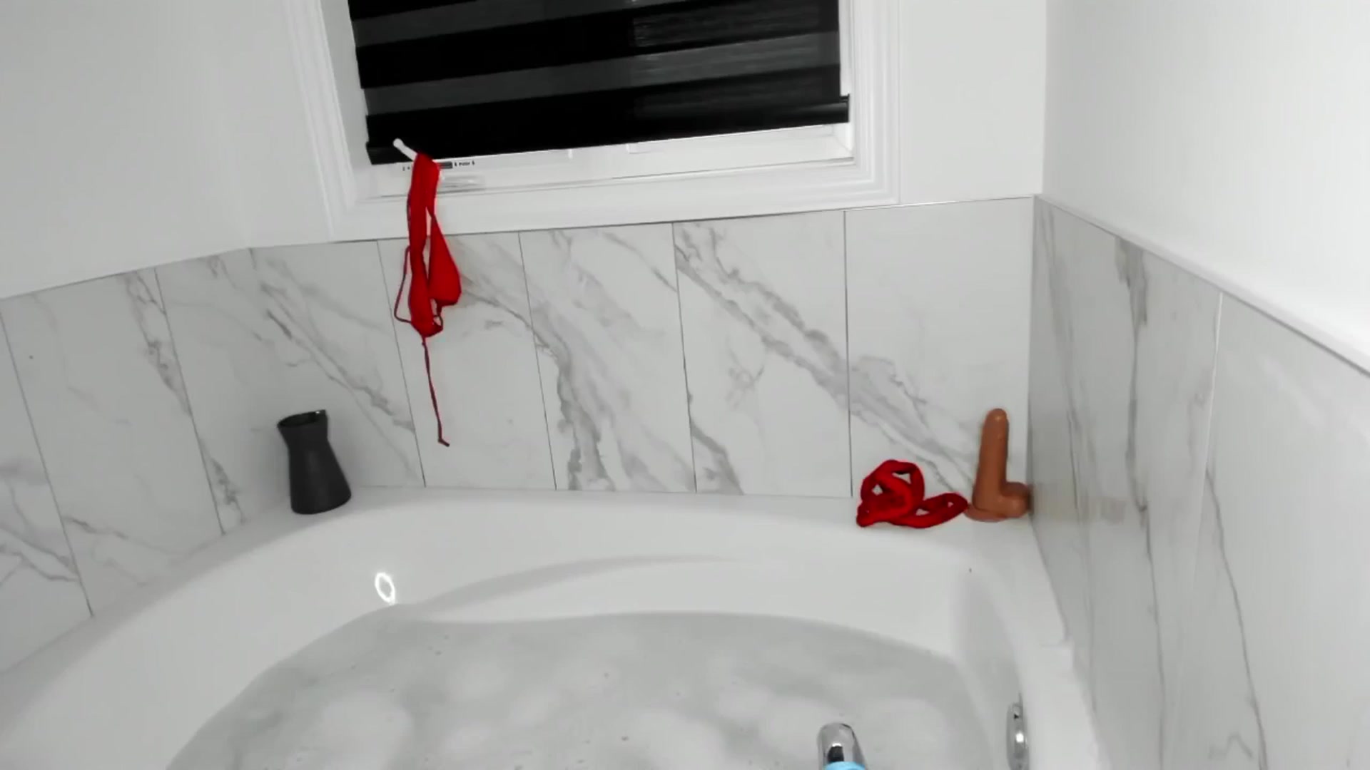 Gallery image thumbnail from Auvrielle's myfreecams stream on, 09/06/2024, 18:27 image 16 of 20
