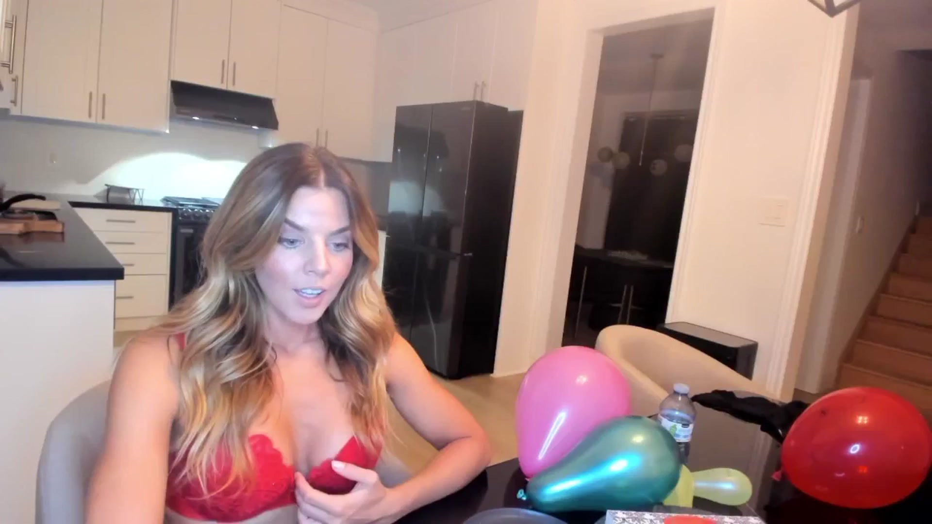 Gallery image thumbnail from Auvrielle's myfreecams stream on, 10/02/2024, 24:48 image 17 of 20