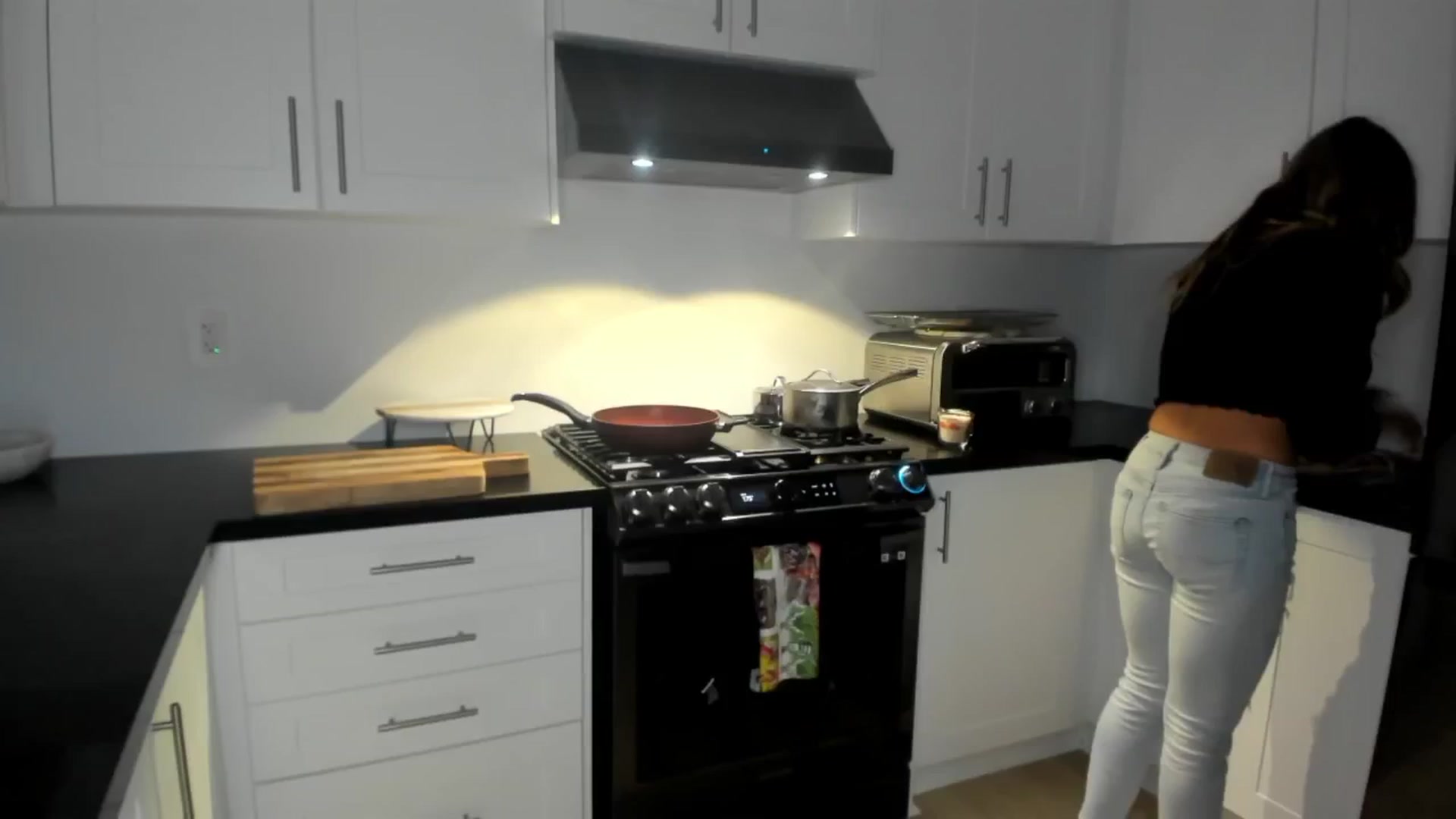 Gallery image thumbnail from Auvrielle's myfreecams stream on, 10/02/2024, 24:48 image 3 of 20