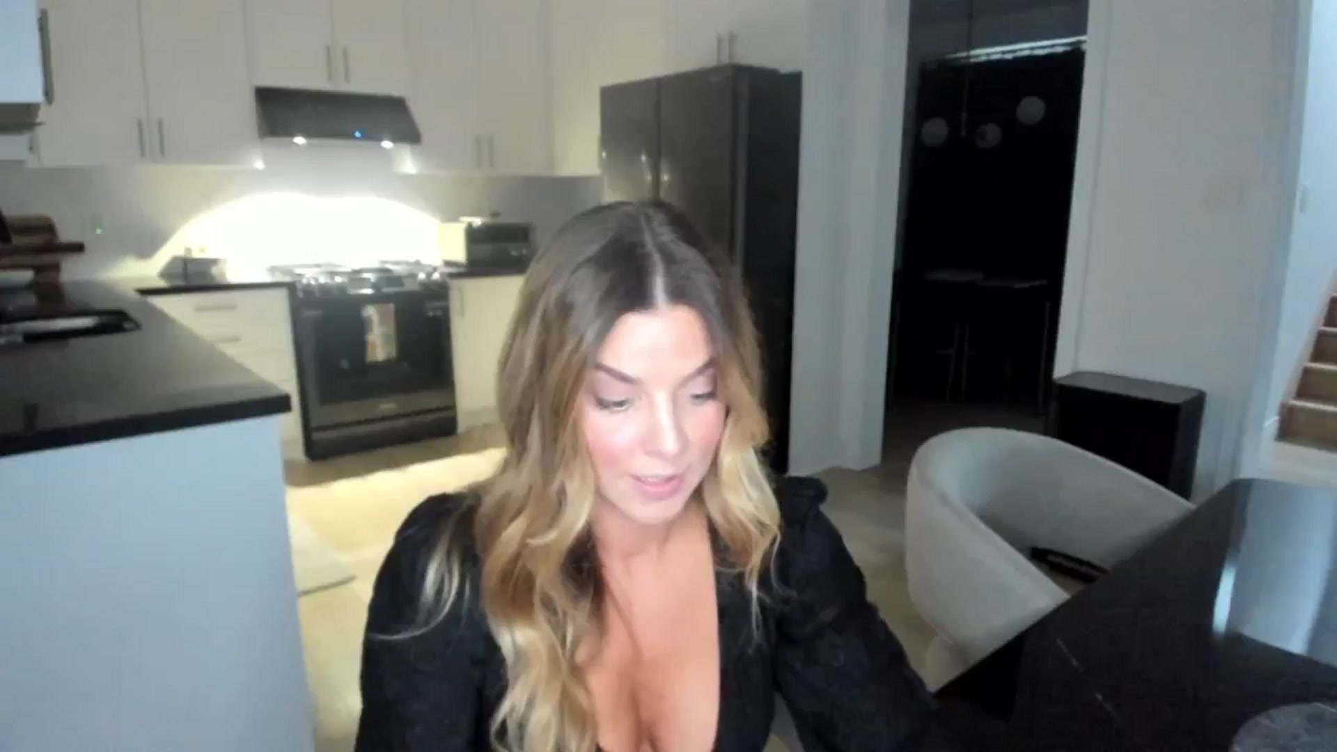 Gallery image thumbnail from Auvrielle's myfreecams stream on, 10/02/2024, 24:48 image 1 of 20