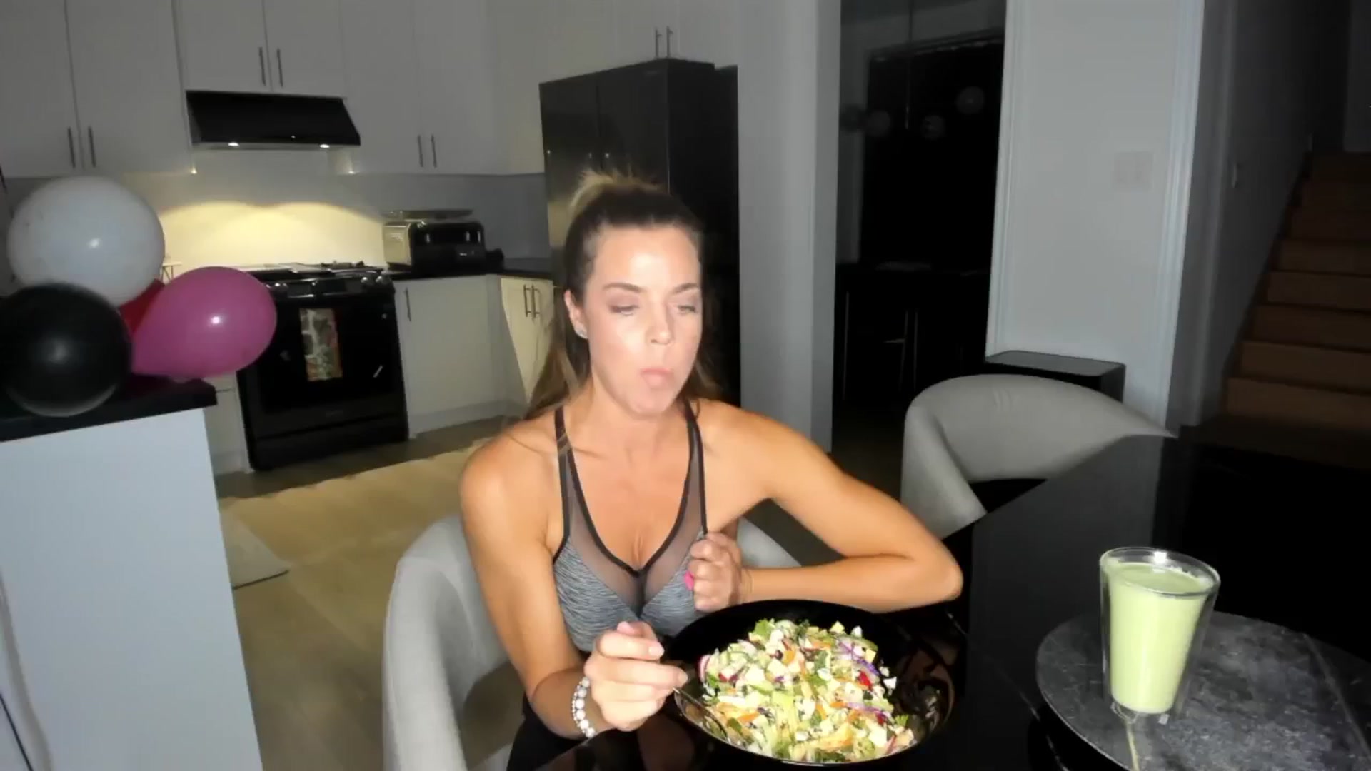 Gallery image thumbnail from Auvrielle's myfreecams stream on, 10/03/2024, 24:02 image 12 of 20