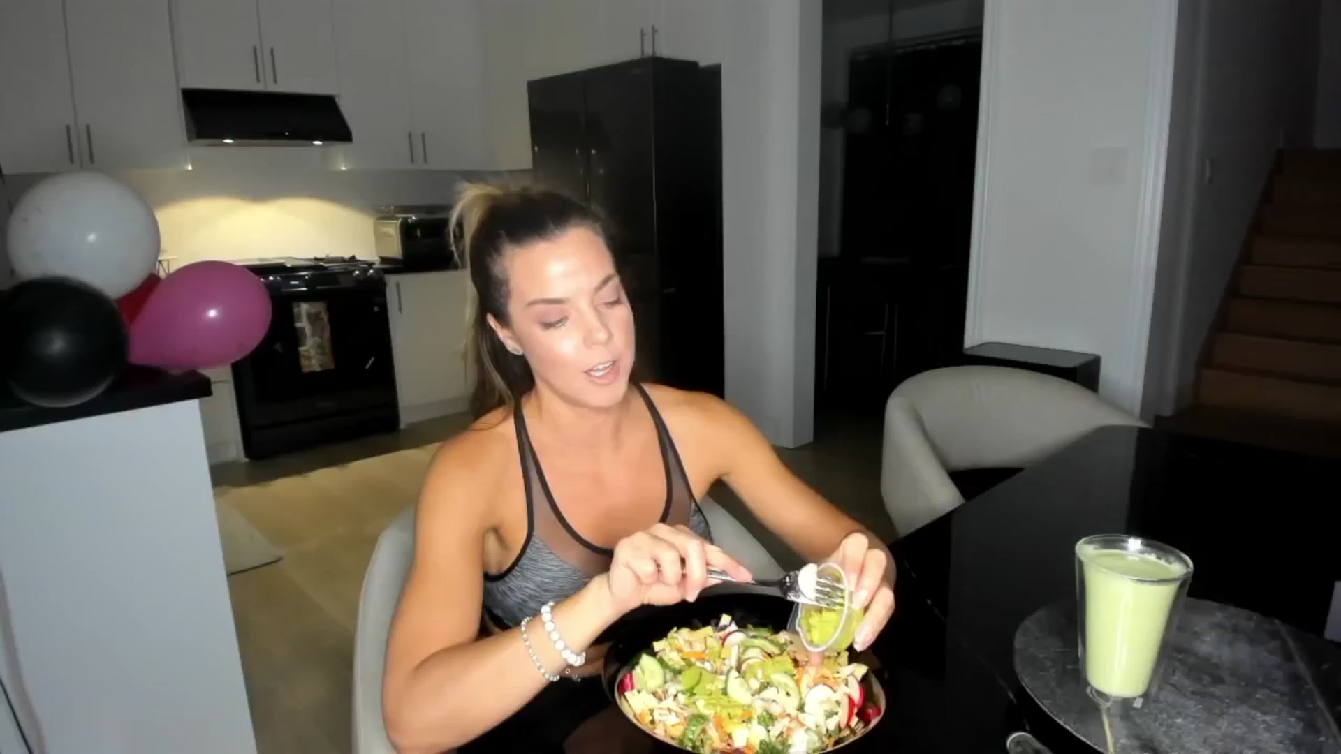 Gallery image thumbnail from Auvrielle's myfreecams stream on, 10/03/2024, 24:02 image 10 of 20