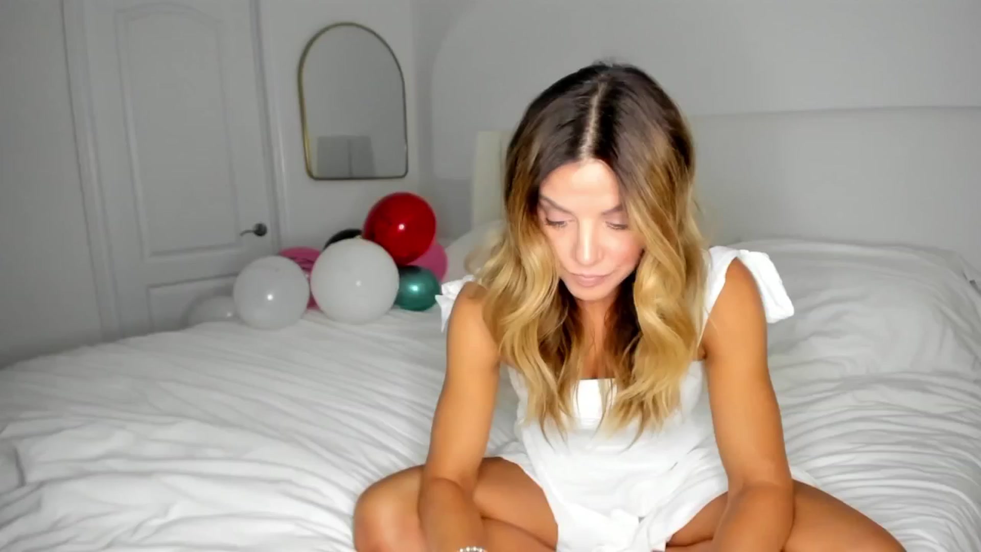 Gallery image thumbnail from Auvrielle's myfreecams stream on, 10/03/2024, 19:03 image 1 of 20