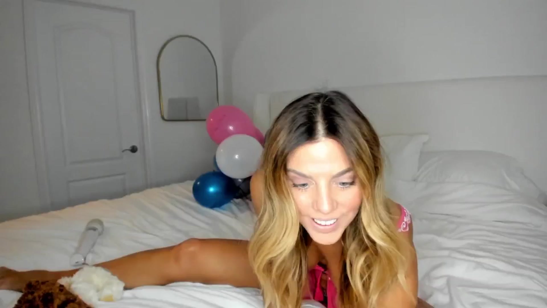 Gallery image thumbnail from Auvrielle's myfreecams stream on, 10/04/2024, 17:53 image 7 of 20