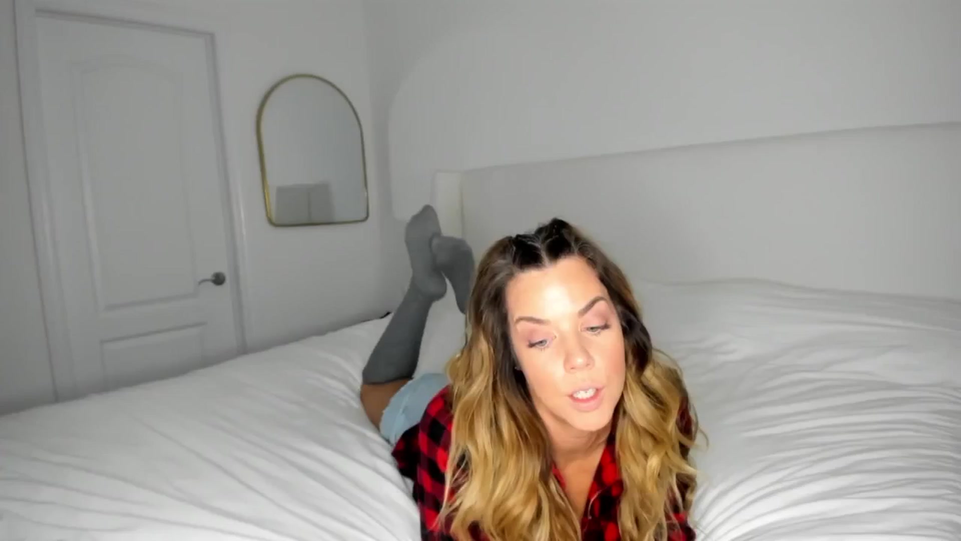Gallery image thumbnail from Auvrielle's myfreecams stream on, 10/15/2024, 16:38 image 6 of 20