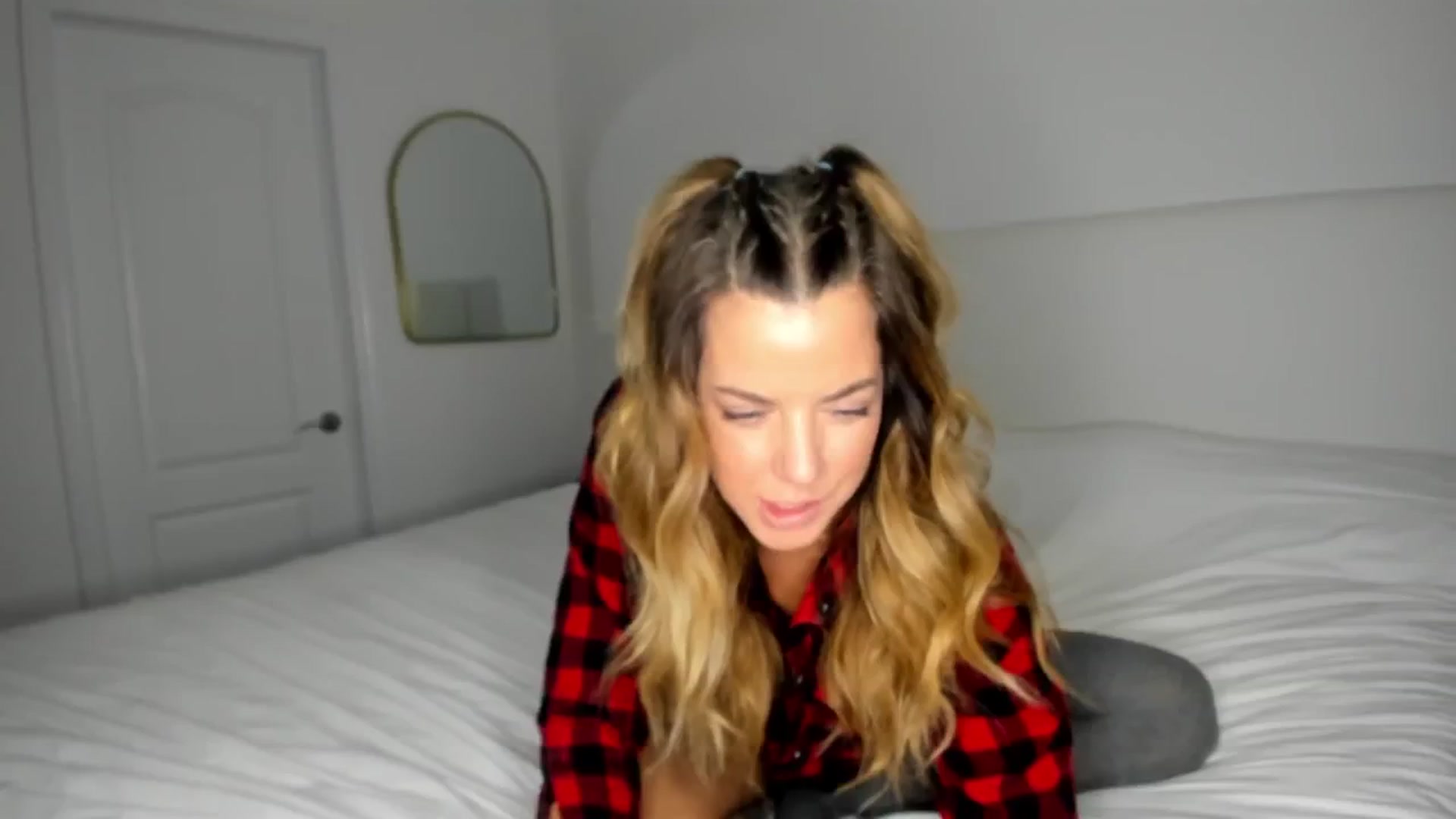 Gallery image thumbnail from Auvrielle's myfreecams stream on, 10/15/2024, 16:38 image 8 of 20