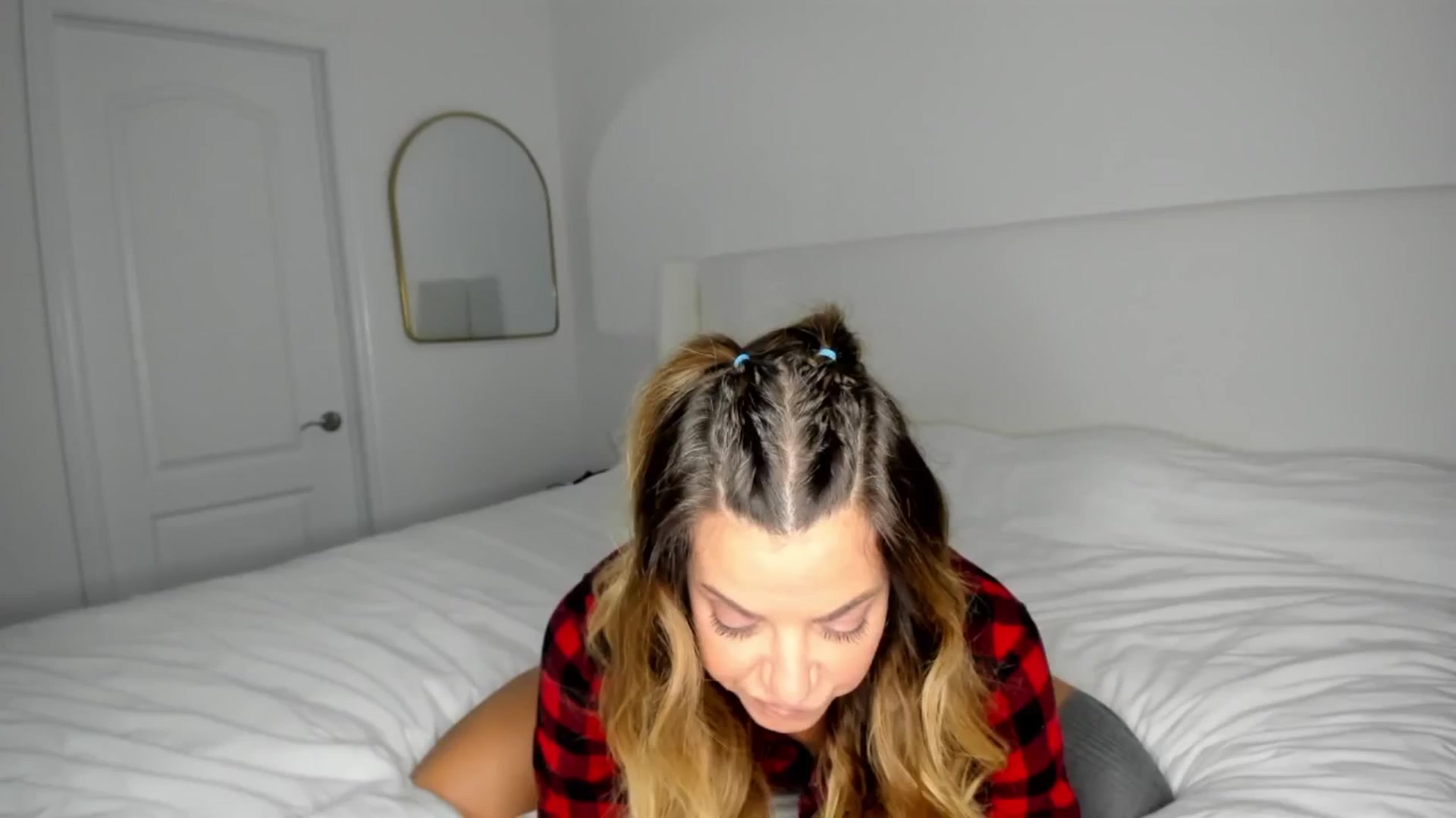 Gallery image thumbnail from Auvrielle's myfreecams stream on, 10/15/2024, 16:38 image 17 of 20