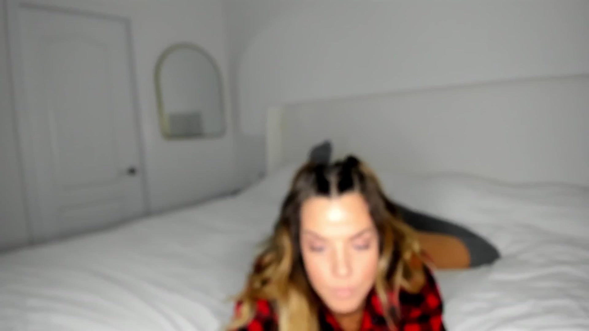 Gallery image thumbnail from Auvrielle's myfreecams stream on, 10/15/2024, 16:38 image 11 of 20