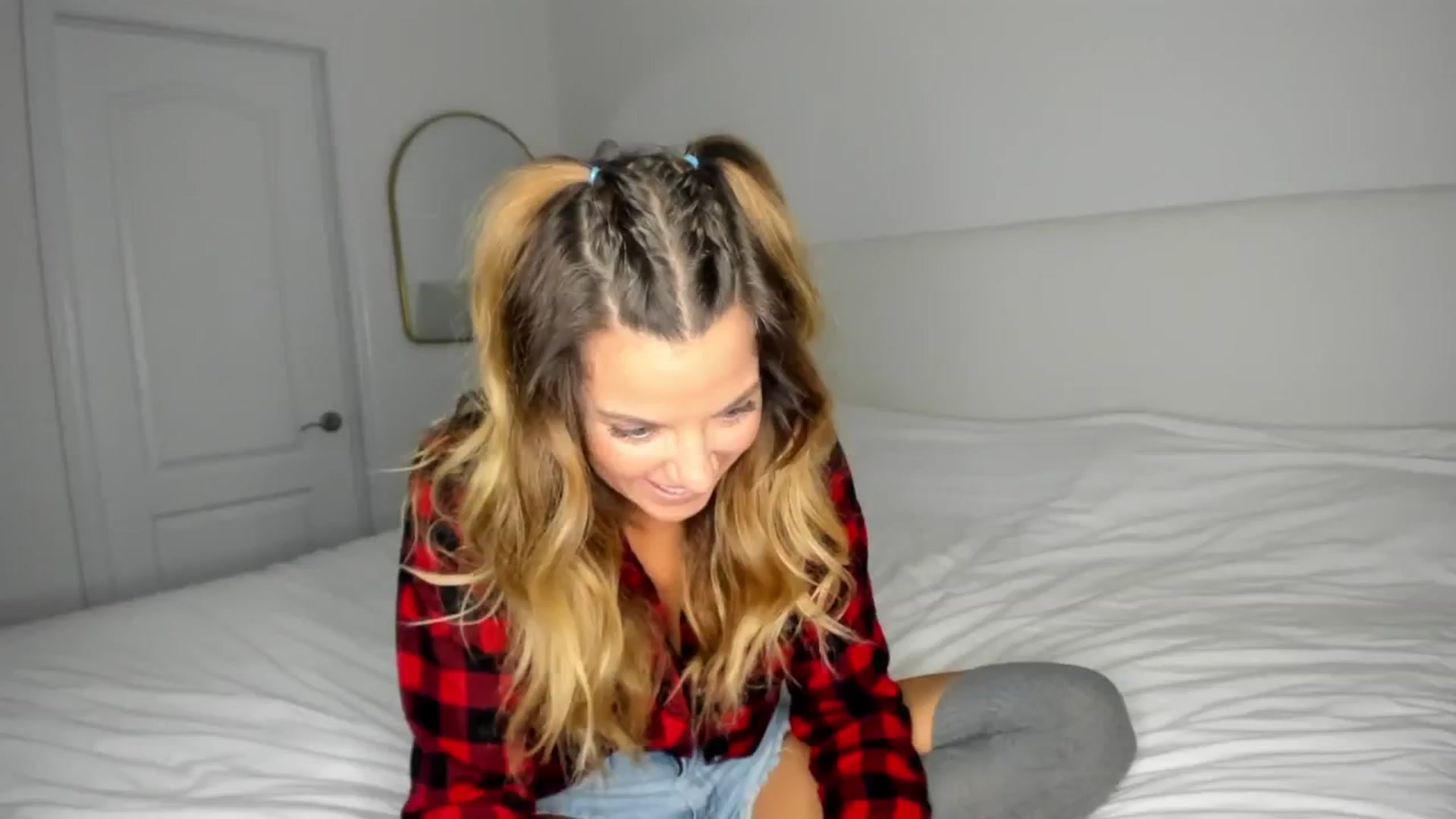 Gallery image thumbnail from Auvrielle's myfreecams stream on, 10/15/2024, 18:14 image 2 of 20