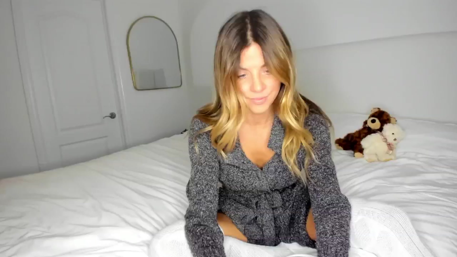 Gallery image thumbnail from Auvrielle's myfreecams stream on, 10/23/2024, 18:35 image 2 of 20