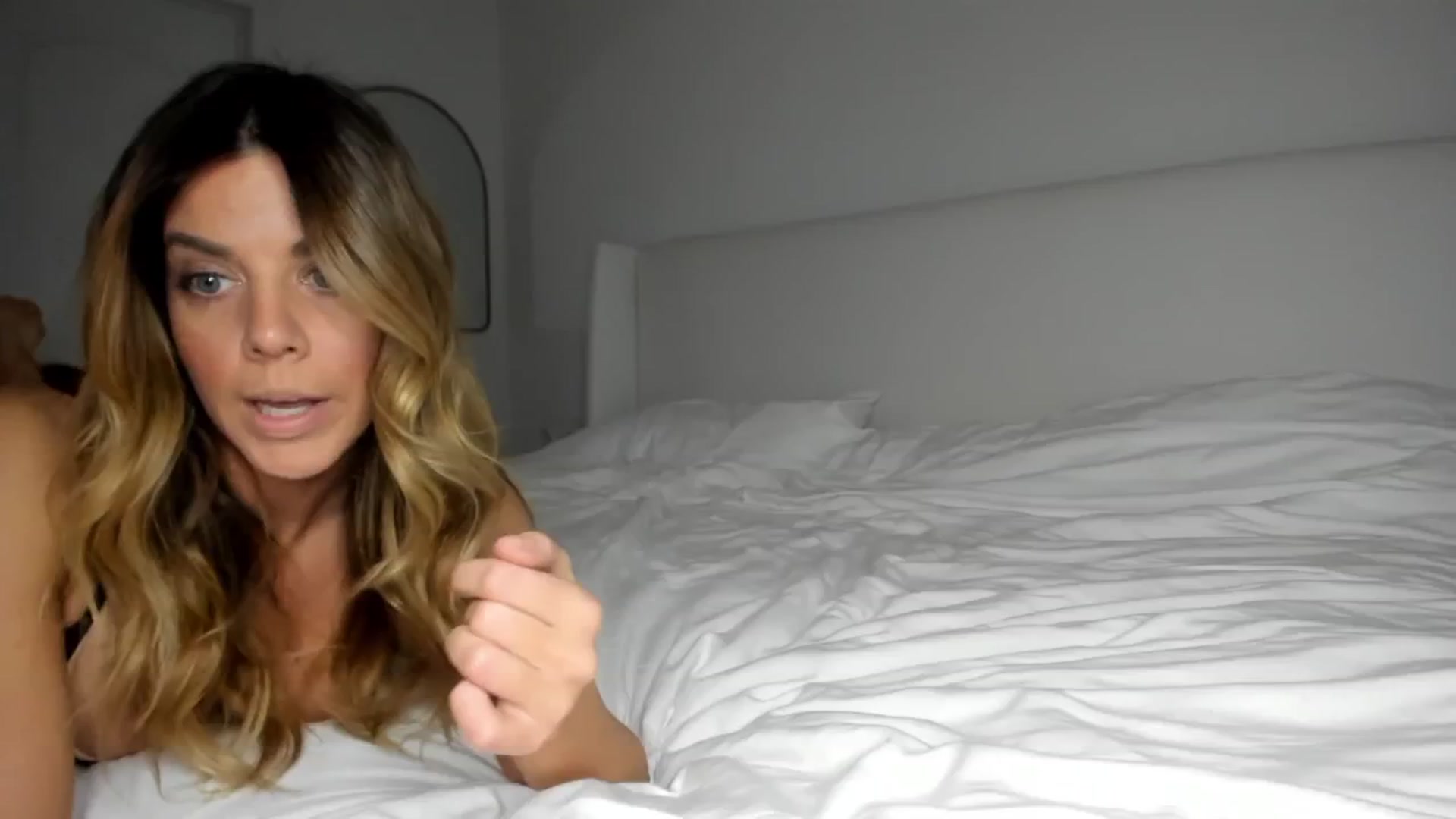 Gallery image thumbnail from Auvrielle's myfreecams stream on, 11/01/2024, 14:25 image 19 of 20
