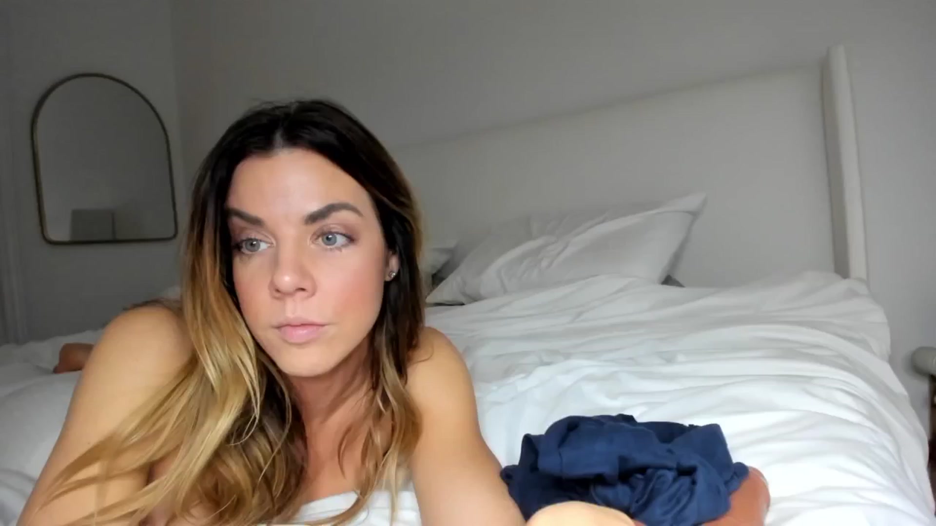 Gallery image thumbnail from Auvrielle's myfreecams stream on, 11/18/2024, 15:54 image 17 of 20