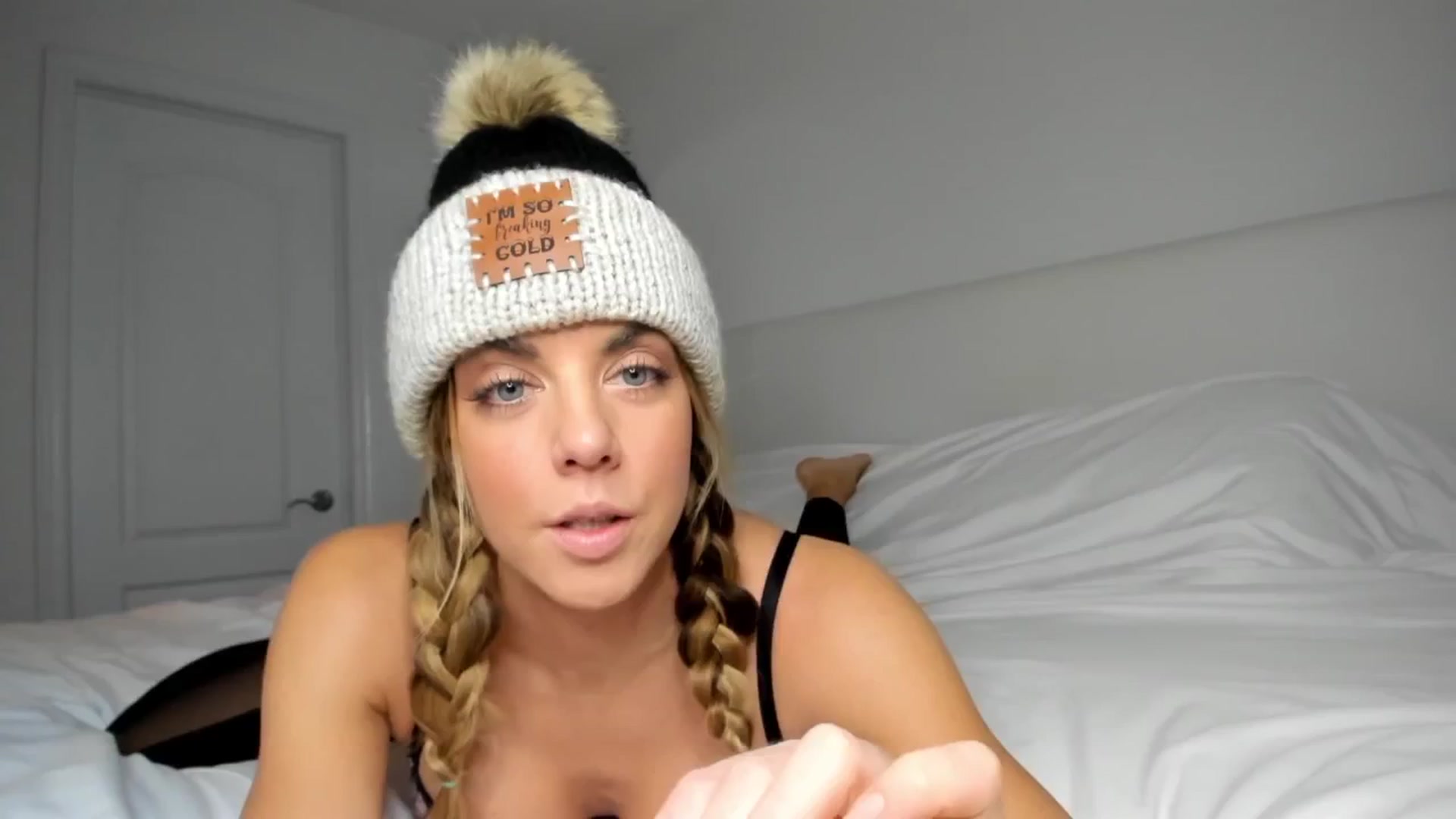 Gallery image thumbnail from Auvrielle's myfreecams stream on, 11/19/2024, 17:30 image 1 of 20