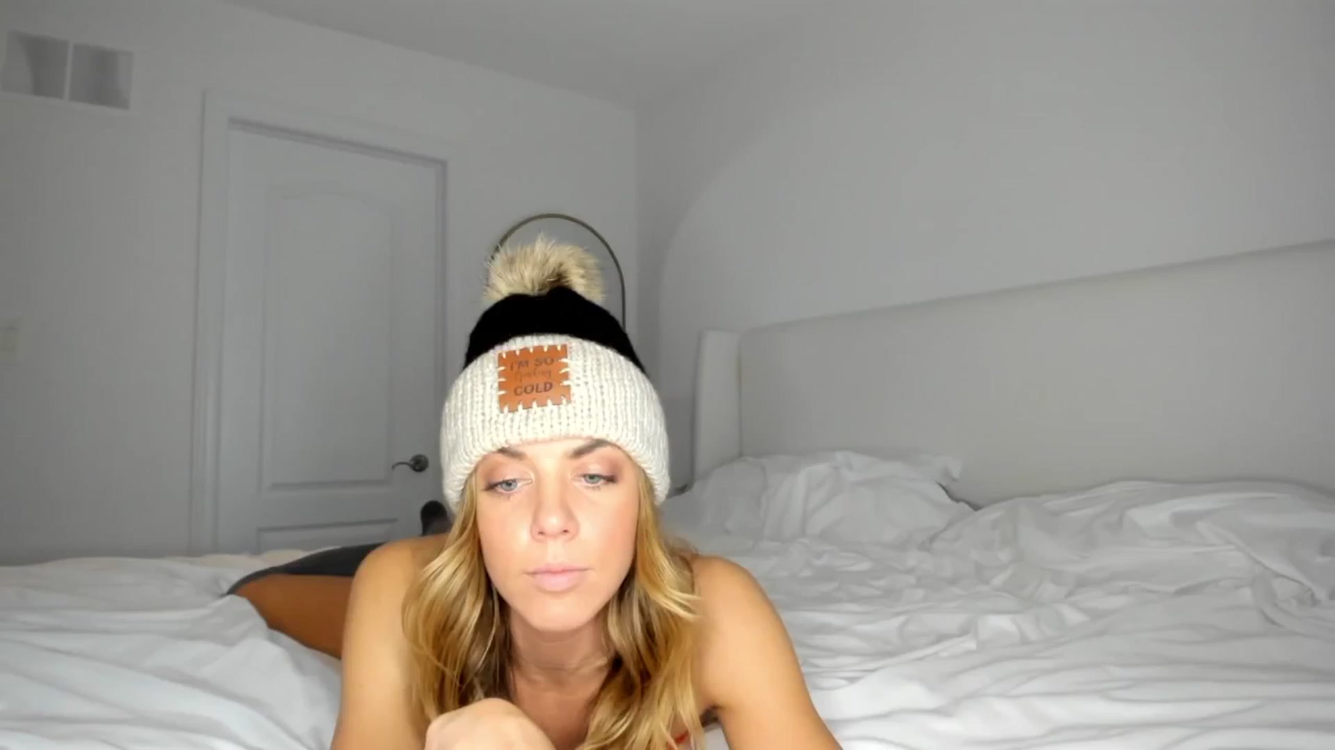 Gallery image thumbnail from Auvrielle's myfreecams stream on, 11/22/2024, 16:49 image 15 of 20