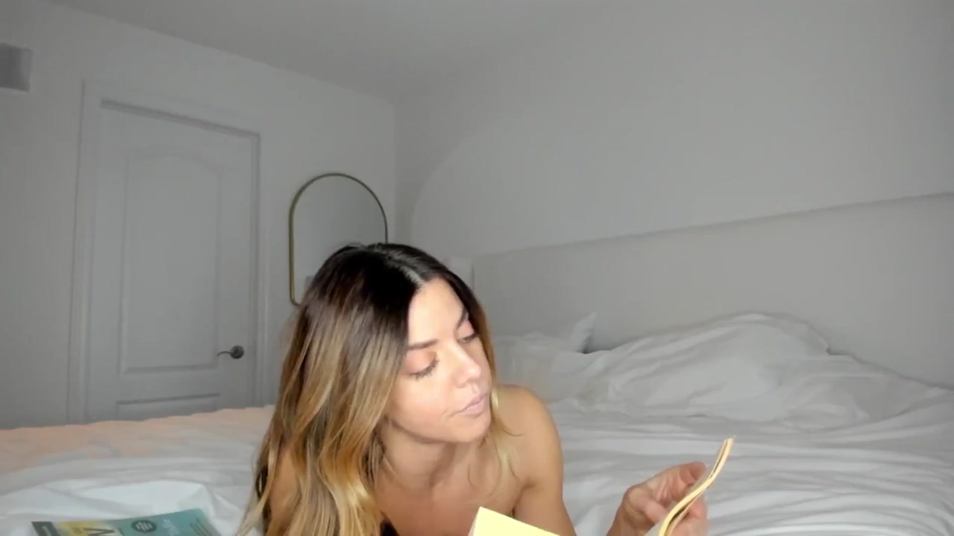 Gallery image thumbnail from Auvrielle's myfreecams stream on, 11/25/2024, 17:13 image 16 of 20