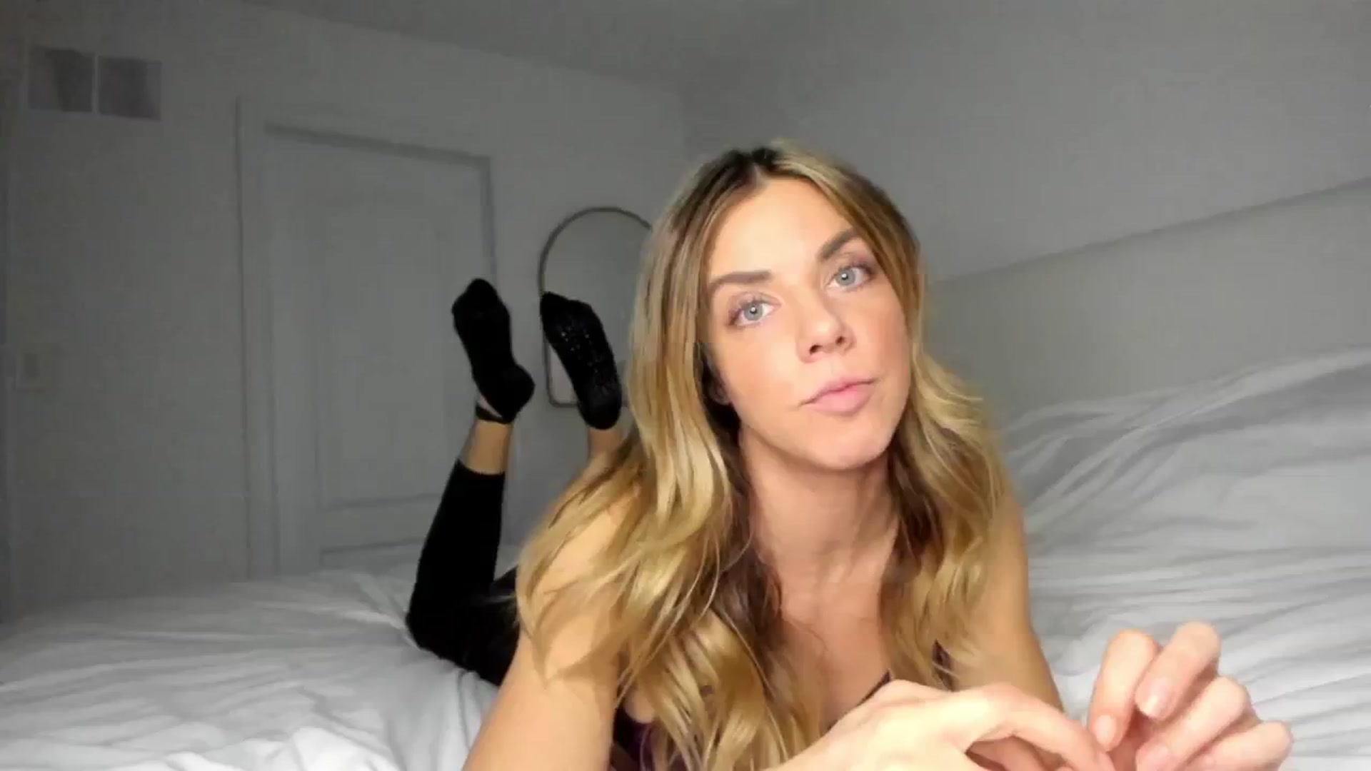 Gallery image thumbnail from Auvrielle's myfreecams stream on, 12/04/2024, 14:35 image 3 of 20