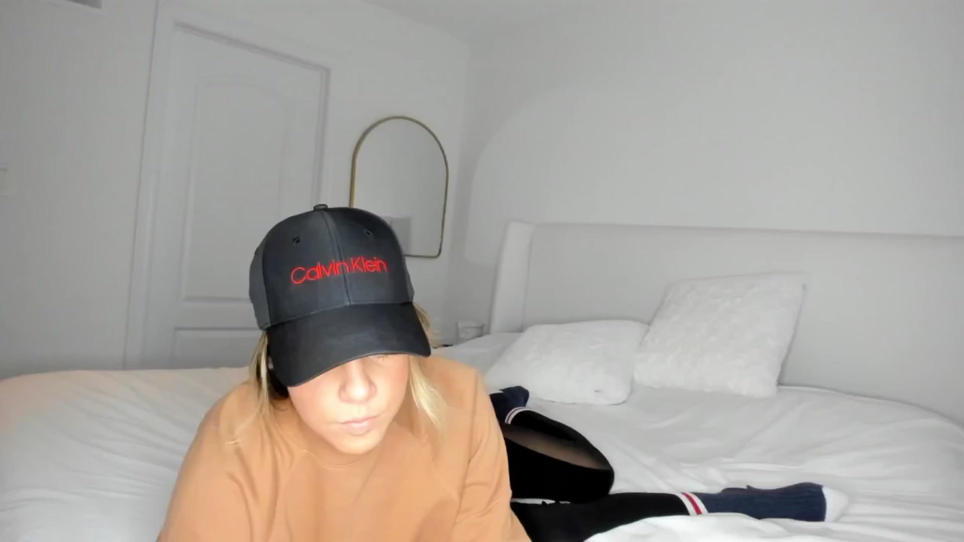 Gallery image thumbnail from Auvrielle's myfreecams stream on, 12/05/2024, 17:59 image 2 of 20