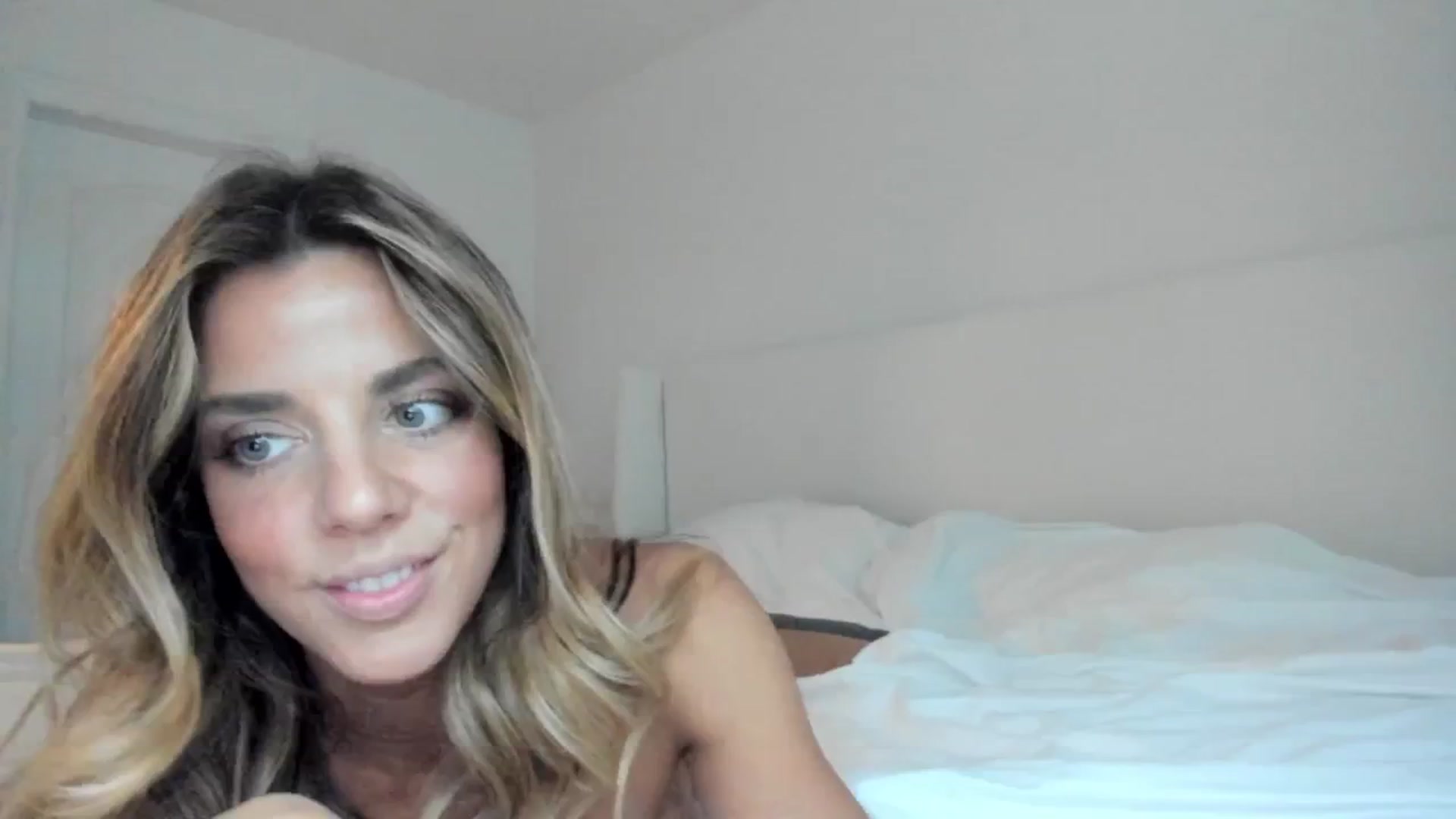 Gallery image thumbnail from Auvrielle's myfreecams stream on, 01/16/2025, 15:55 image 9 of 20