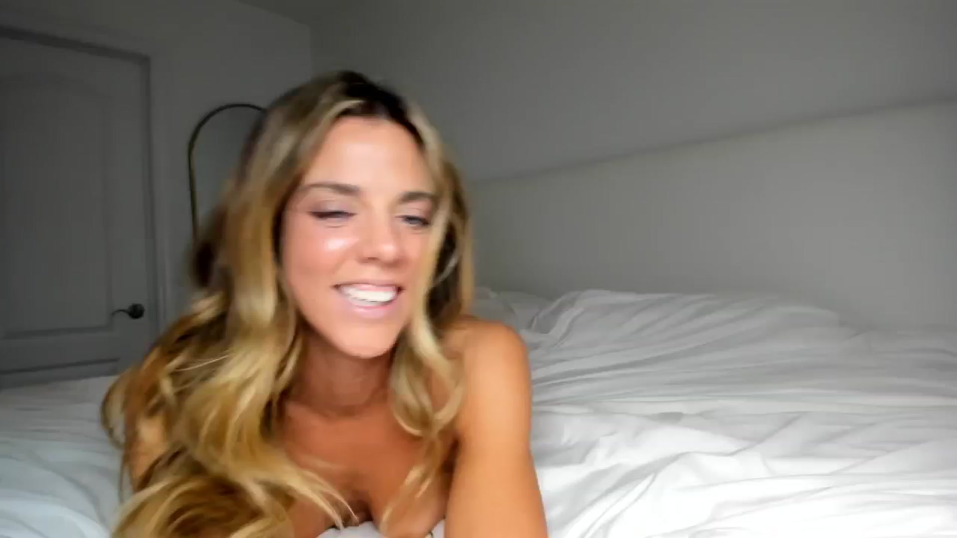 Gallery image thumbnail from Auvrielle's myfreecams stream on, 01/16/2025, 18:07 image 16 of 20