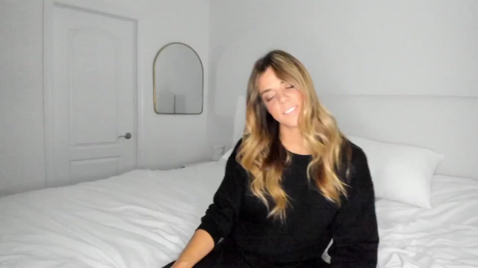 Gallery image thumbnail from Auvrielle's myfreecams stream on, 01/28/2025, 16:58 image 5 of 20
