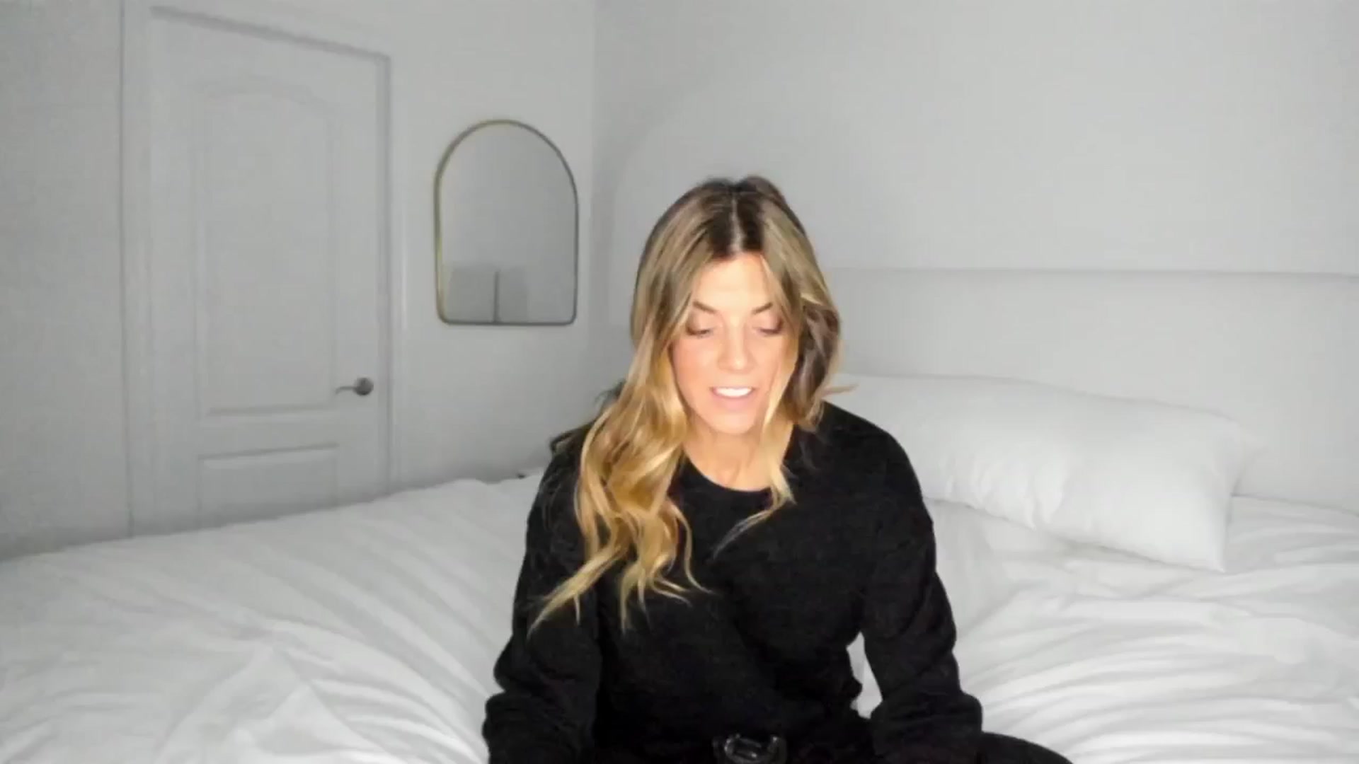 Gallery image thumbnail from Auvrielle's myfreecams stream on, 01/28/2025, 16:58 image 3 of 20