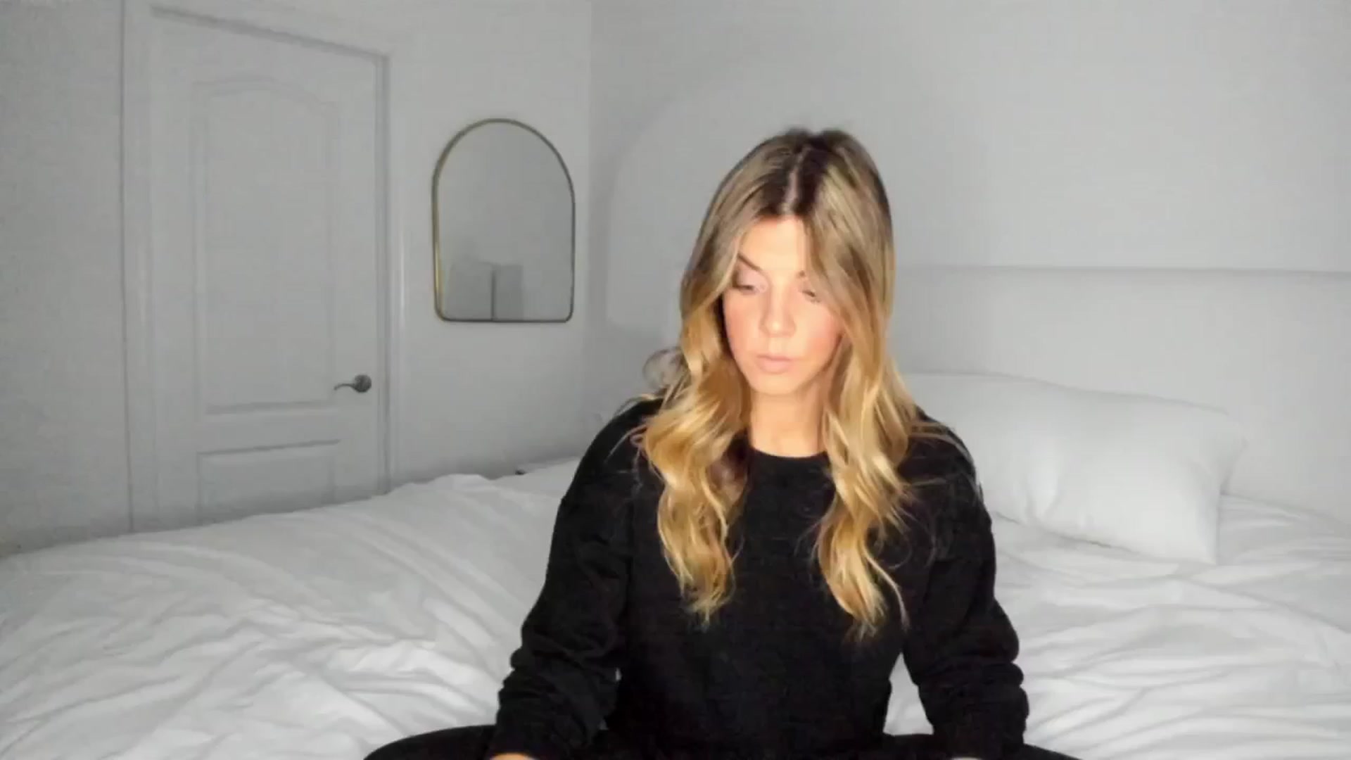 Gallery image thumbnail from Auvrielle's myfreecams stream on, 01/28/2025, 16:58 image 1 of 20
