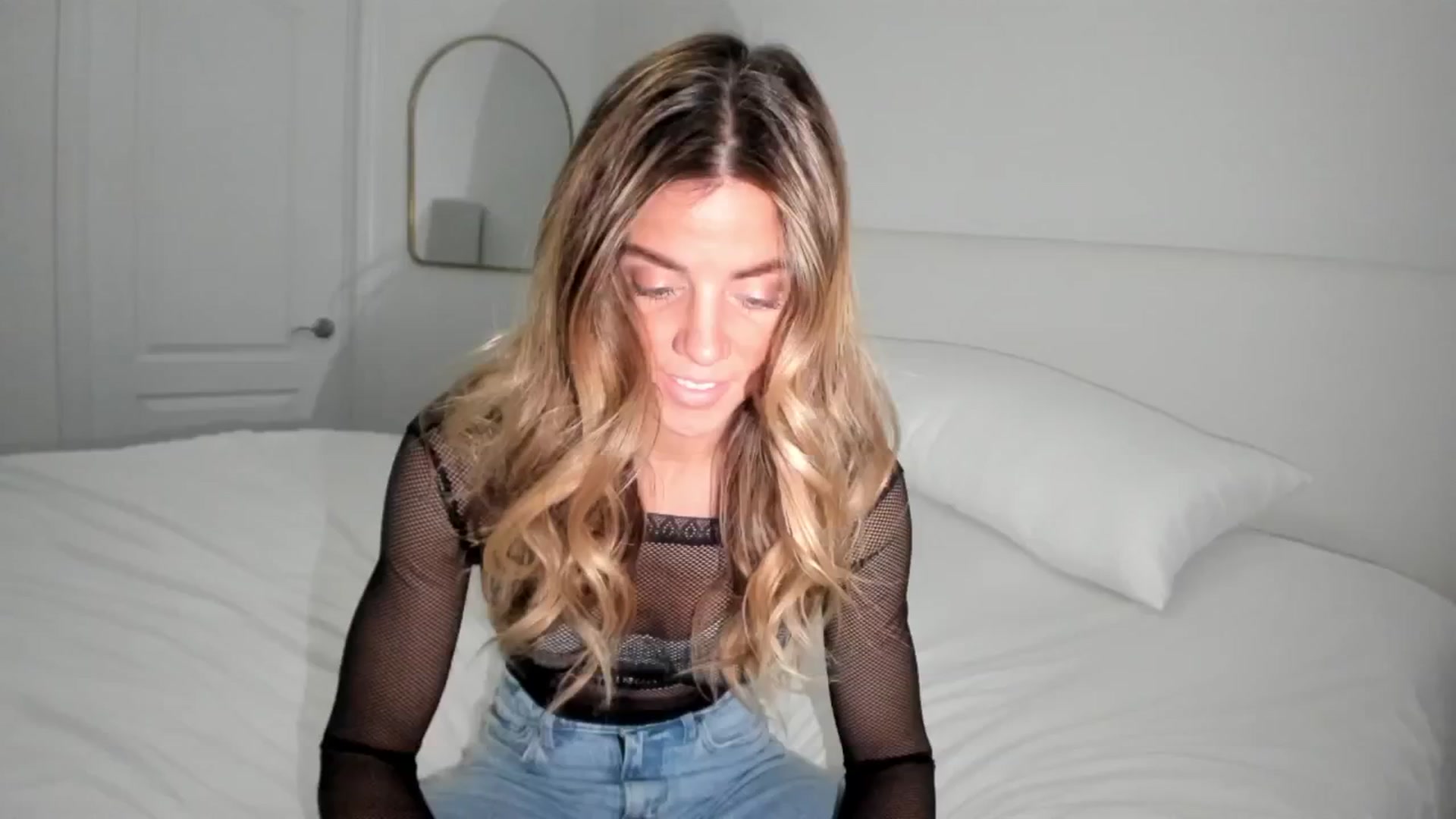 Gallery image thumbnail from Auvrielle's myfreecams stream on, 02/14/2025, 17:12 image 1 of 20