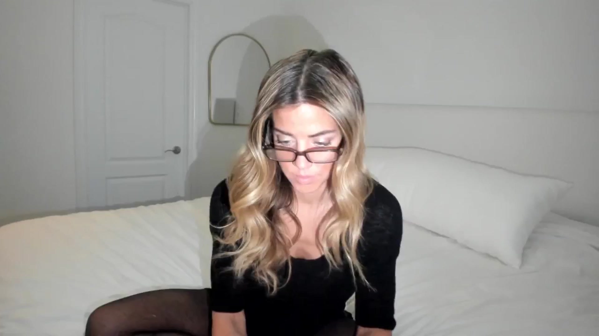 Gallery image thumbnail from Auvrielle's myfreecams stream on, 02/15/2025, 14:45 image 1 of 20