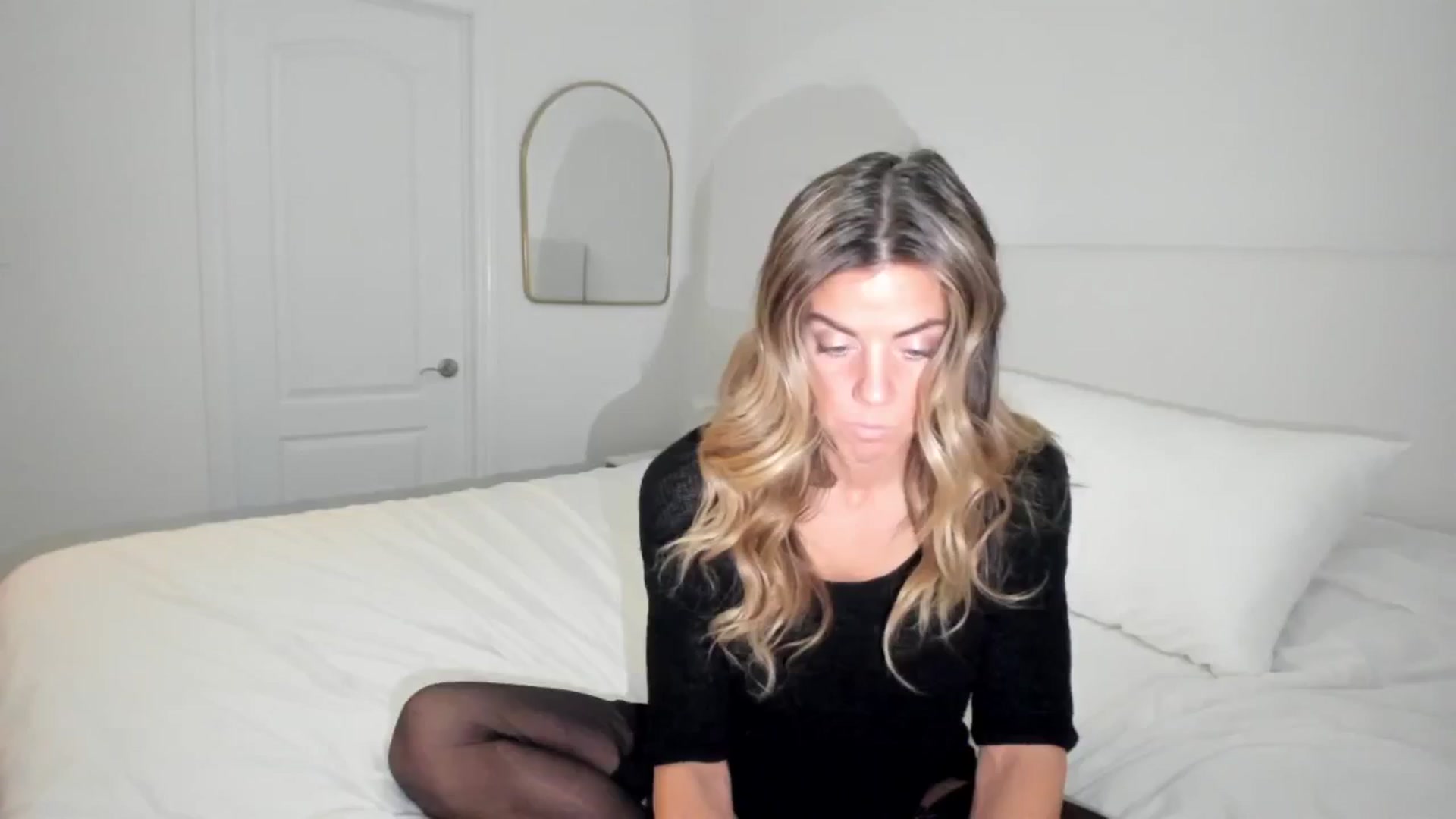 Gallery image thumbnail from Auvrielle's myfreecams stream on, 02/15/2025, 14:45 image 7 of 20