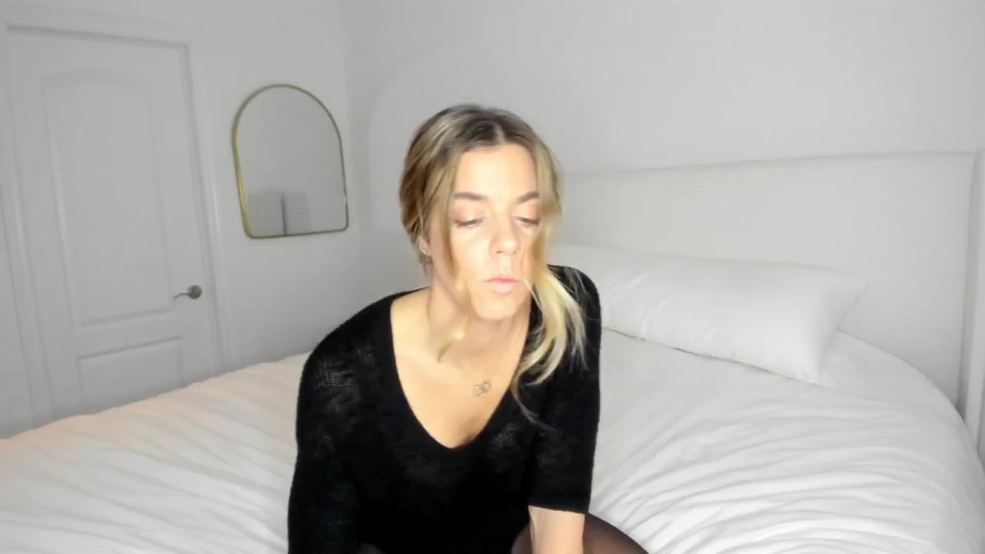 Gallery image thumbnail from Auvrielle's myfreecams stream on, 02/24/2025, 19:09 image 4 of 20