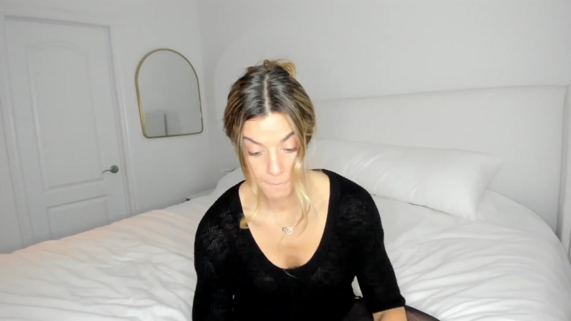 Gallery image thumbnail from Auvrielle's myfreecams stream on, 02/24/2025, 19:09 image 3 of 20