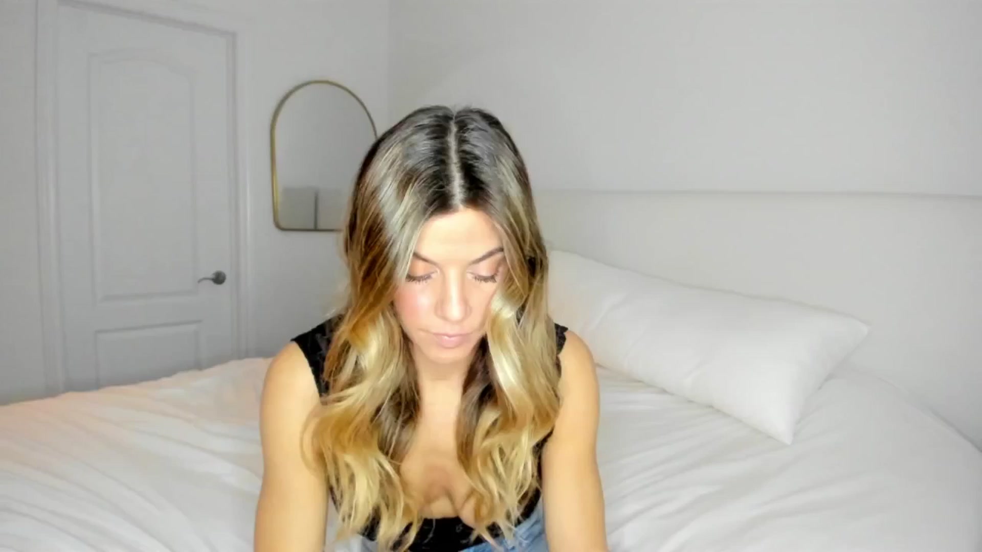 Gallery image thumbnail from Auvrielle's myfreecams stream on, 02/25/2025, 15:05 image 6 of 20
