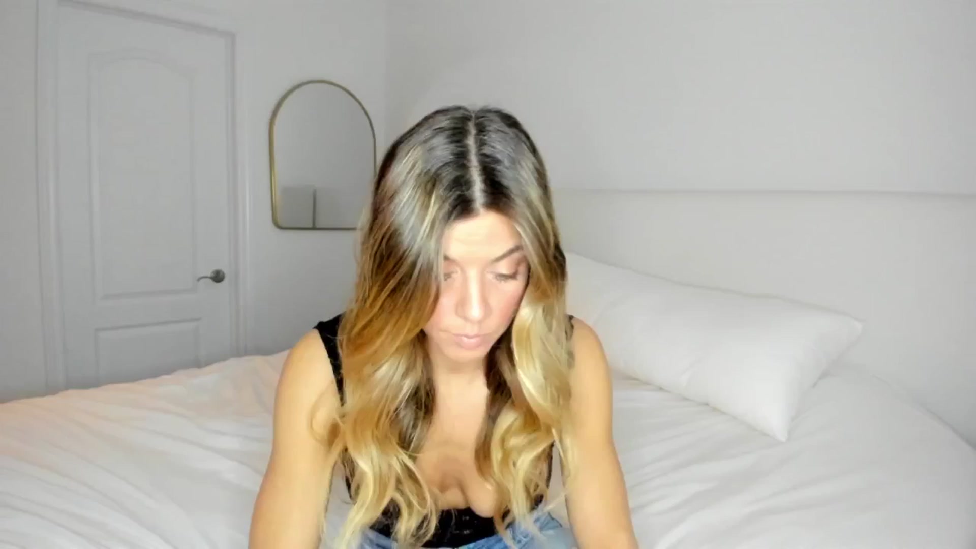 Gallery image thumbnail from Auvrielle's myfreecams stream on, 02/25/2025, 15:05 image 2 of 20