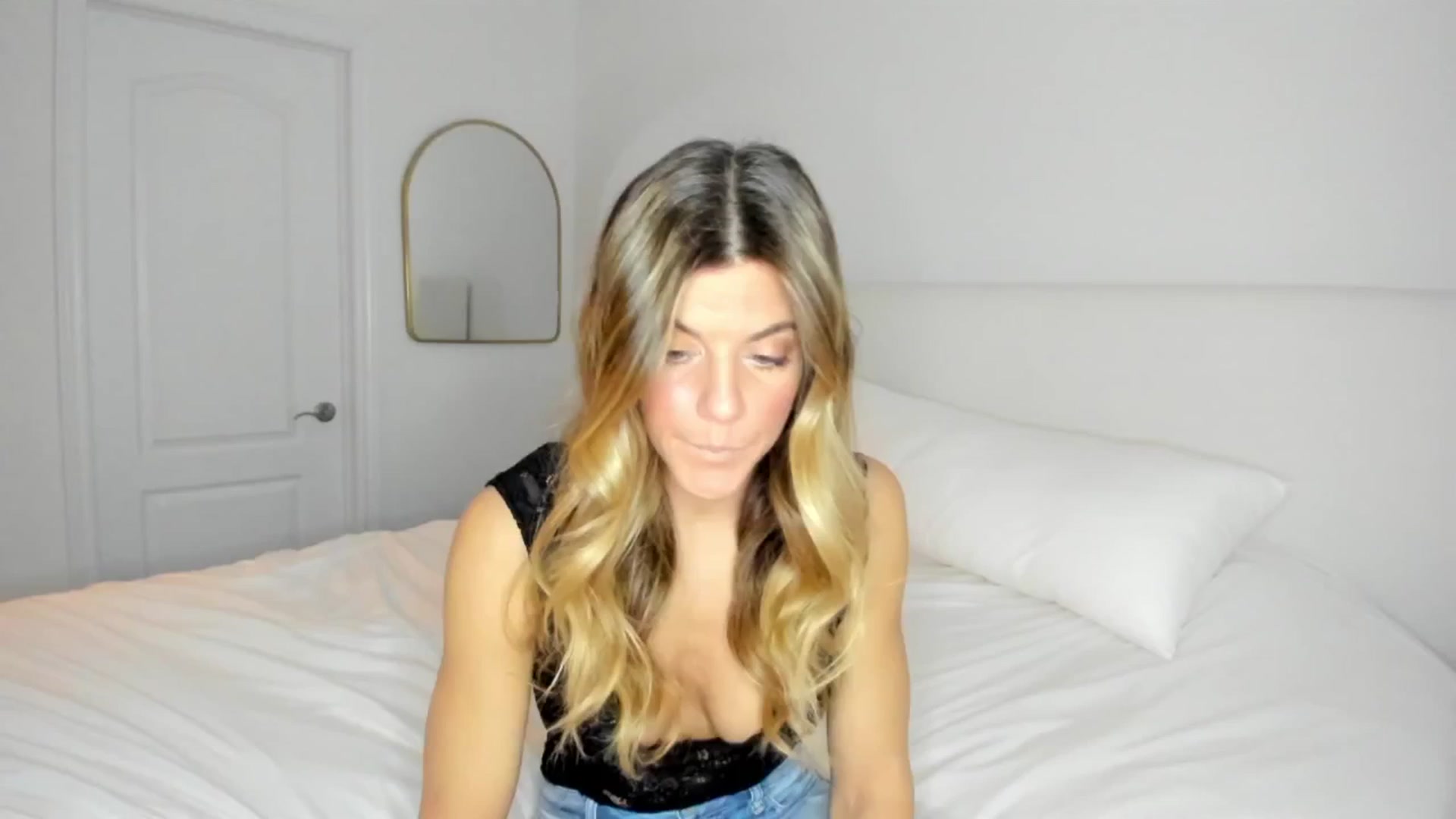 Gallery image thumbnail from Auvrielle's myfreecams stream on, 02/25/2025, 15:05 image 4 of 20