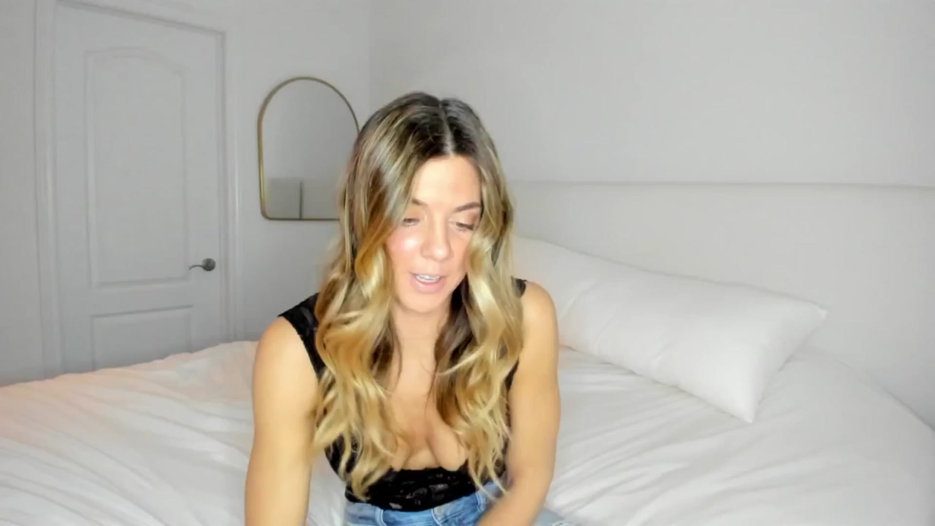 Gallery image thumbnail from Auvrielle's myfreecams stream on, 02/25/2025, 15:05 image 7 of 20
