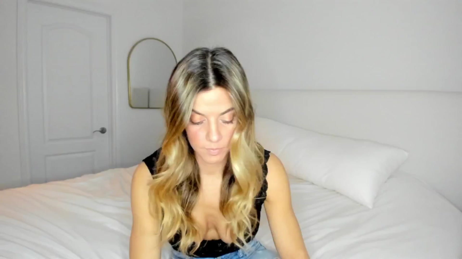 Gallery image thumbnail from Auvrielle's myfreecams stream on, 02/25/2025, 15:05 image 5 of 20