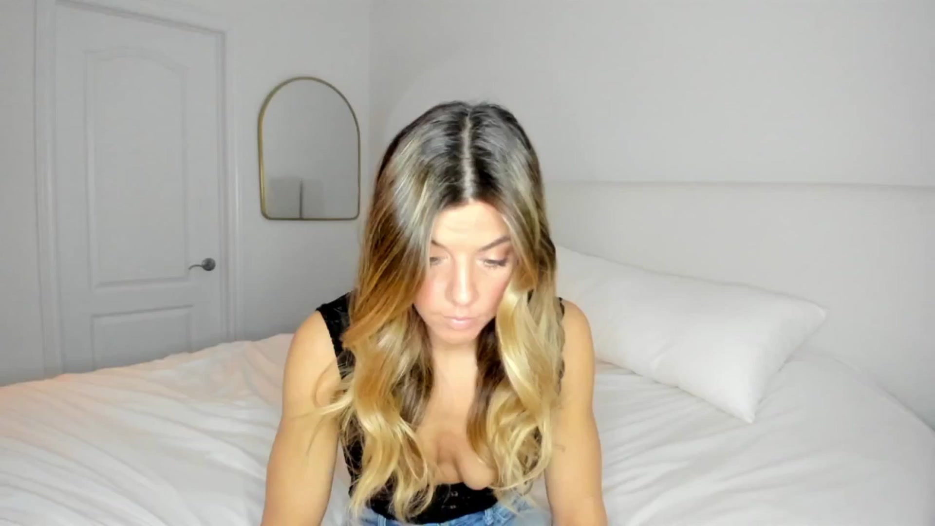 Gallery image thumbnail from Auvrielle's myfreecams stream on, 02/25/2025, 15:05 image 3 of 20