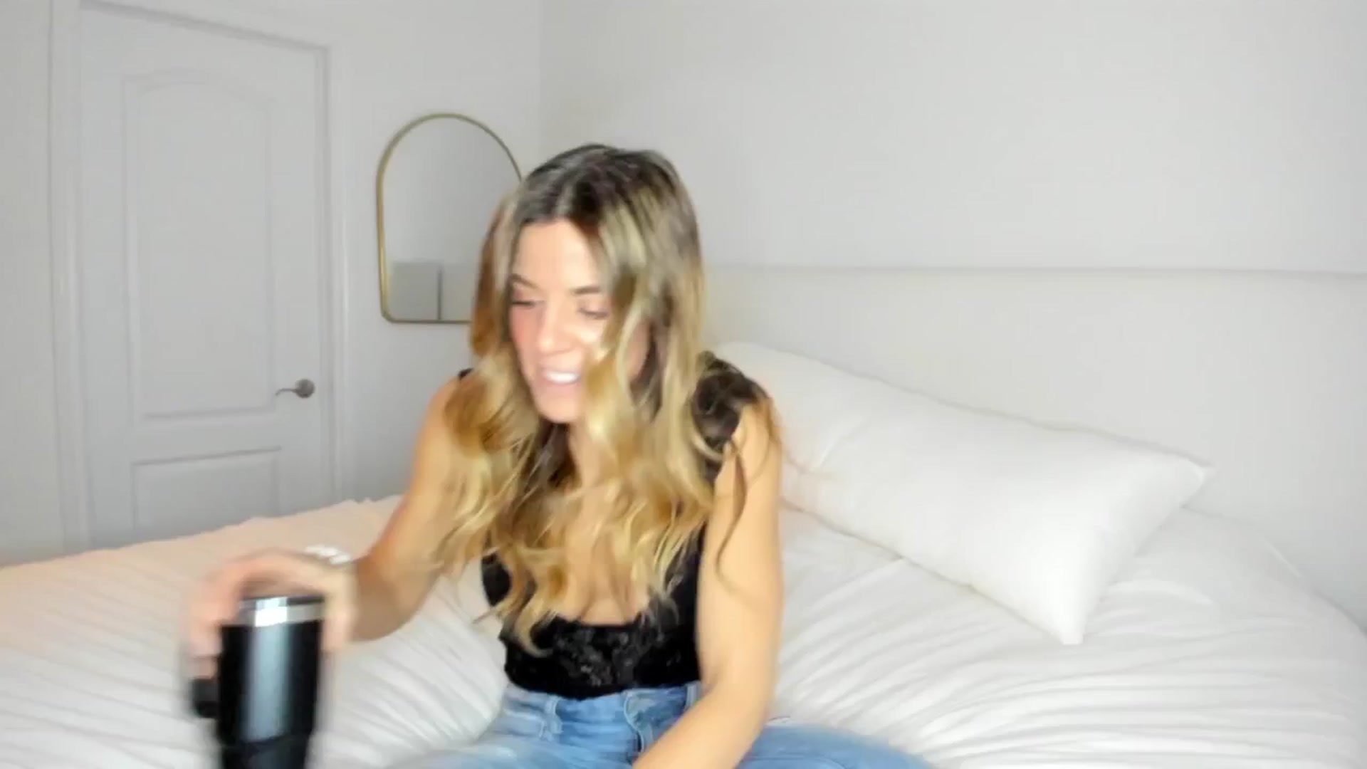Gallery image thumbnail from Auvrielle's myfreecams stream on, 02/25/2025, 15:05 image 13 of 20