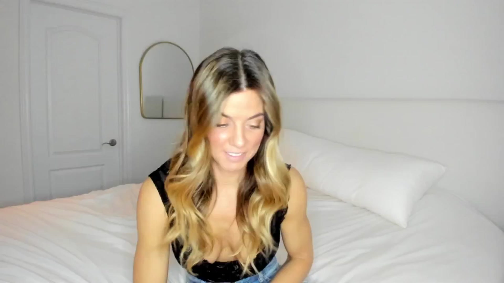Gallery image thumbnail from Auvrielle's myfreecams stream on, 02/25/2025, 15:05 image 9 of 20
