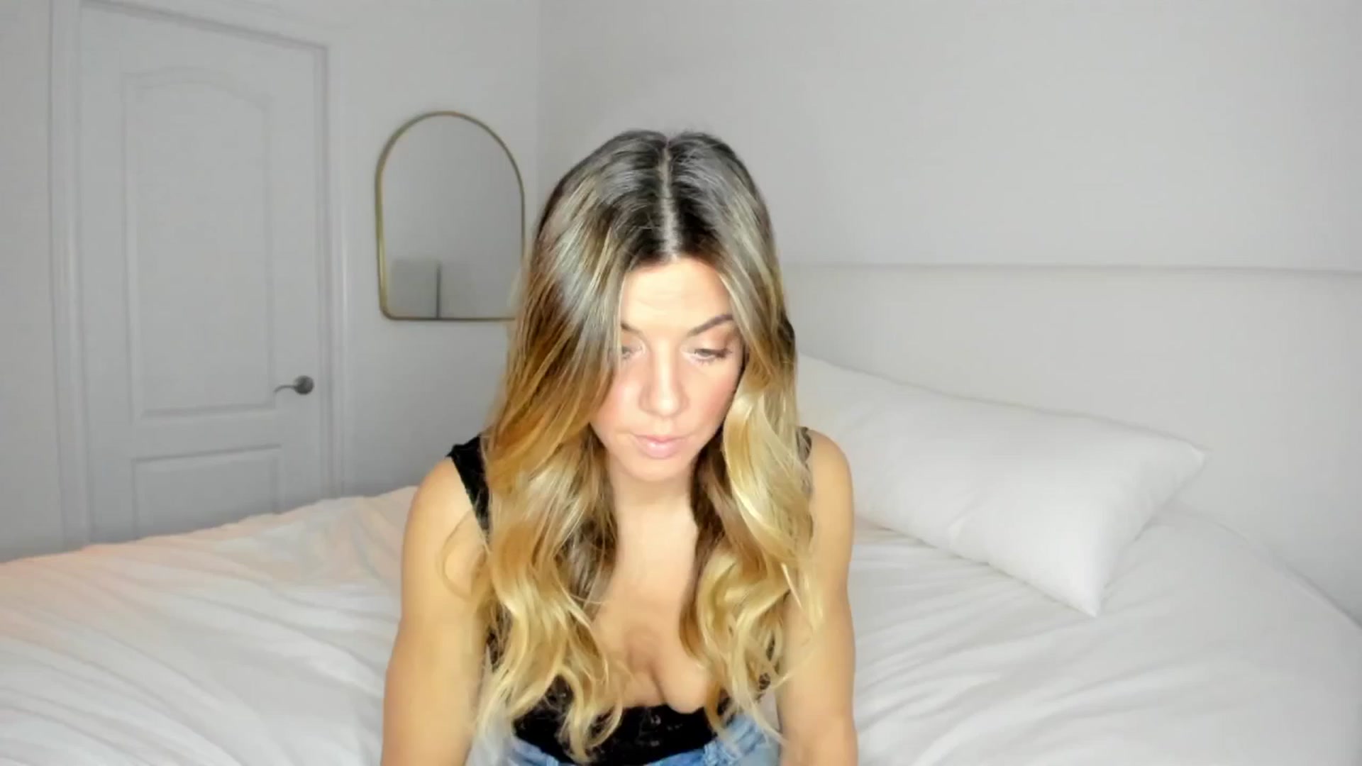 Gallery image thumbnail from Auvrielle's myfreecams stream on, 02/25/2025, 15:05 image 1 of 20