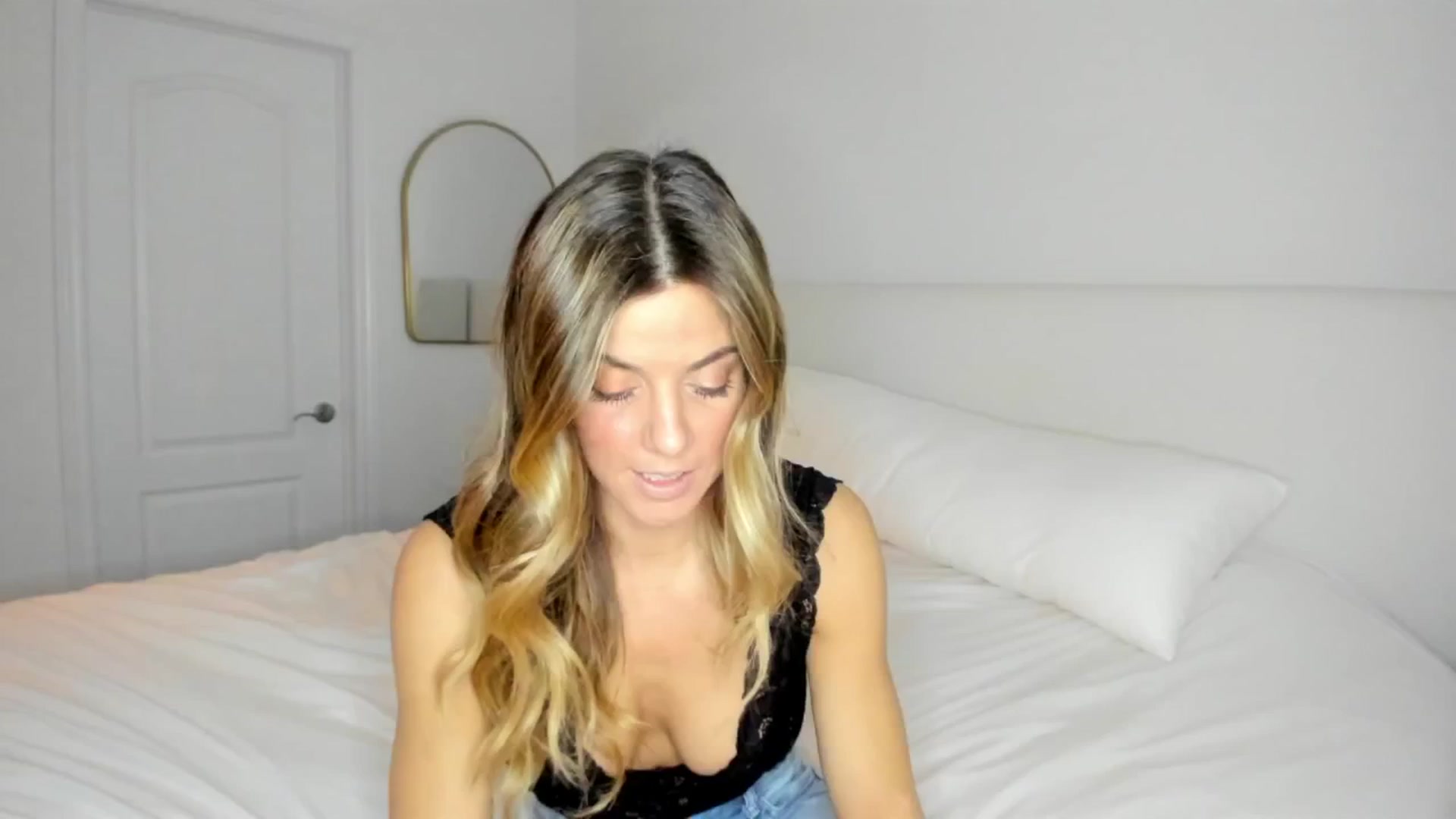 Gallery image thumbnail from Auvrielle's myfreecams stream on, 02/25/2025, 15:05 image 11 of 20