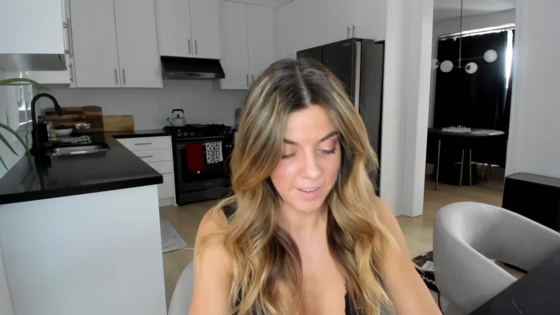 Gallery image thumbnail from Auvrielle's myfreecams stream on, 02/25/2025, 18:08 image 14 of 20